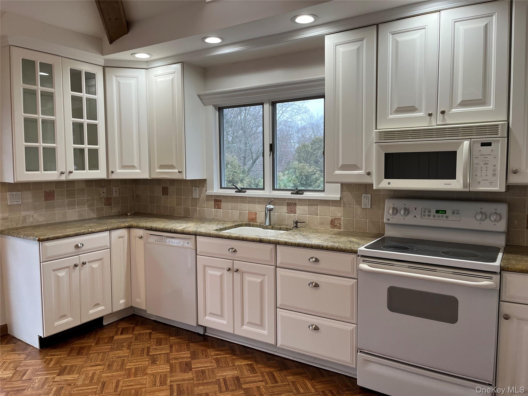 43 Floyd Place, East Norwich, NY 11732