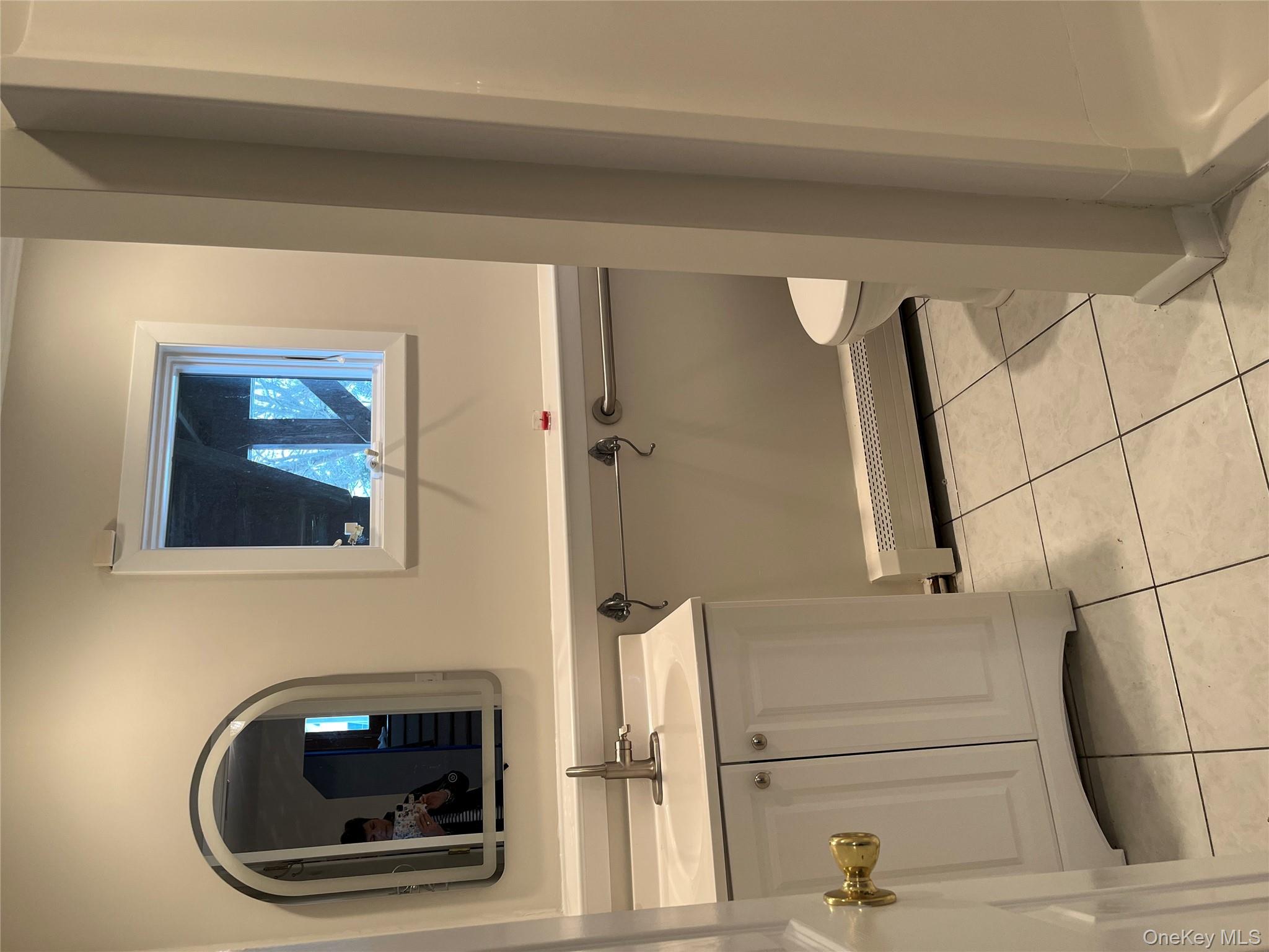 43 Floyd Place, East Norwich, NY 11732