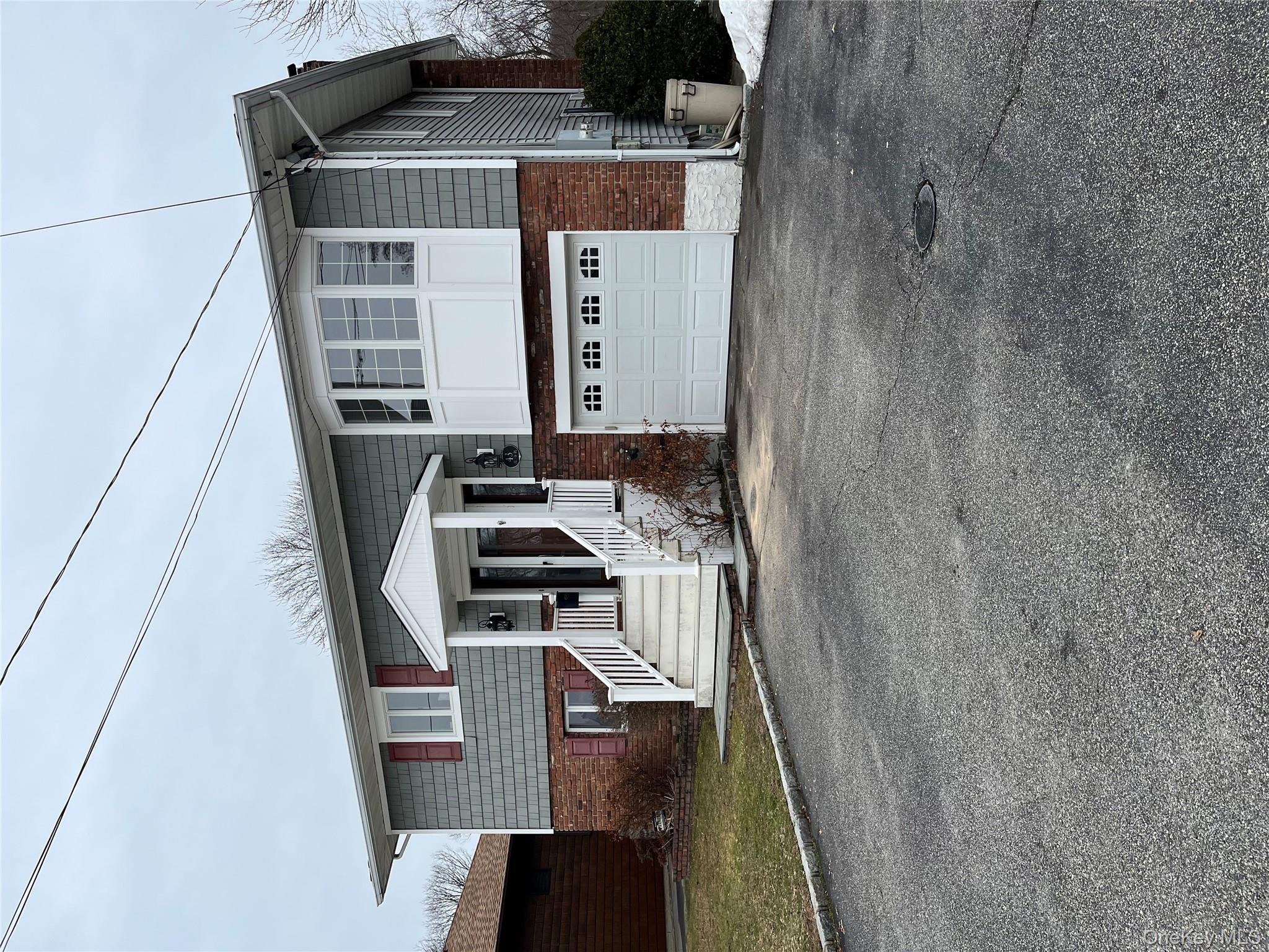 43 Floyd Place, East Norwich, NY 11732