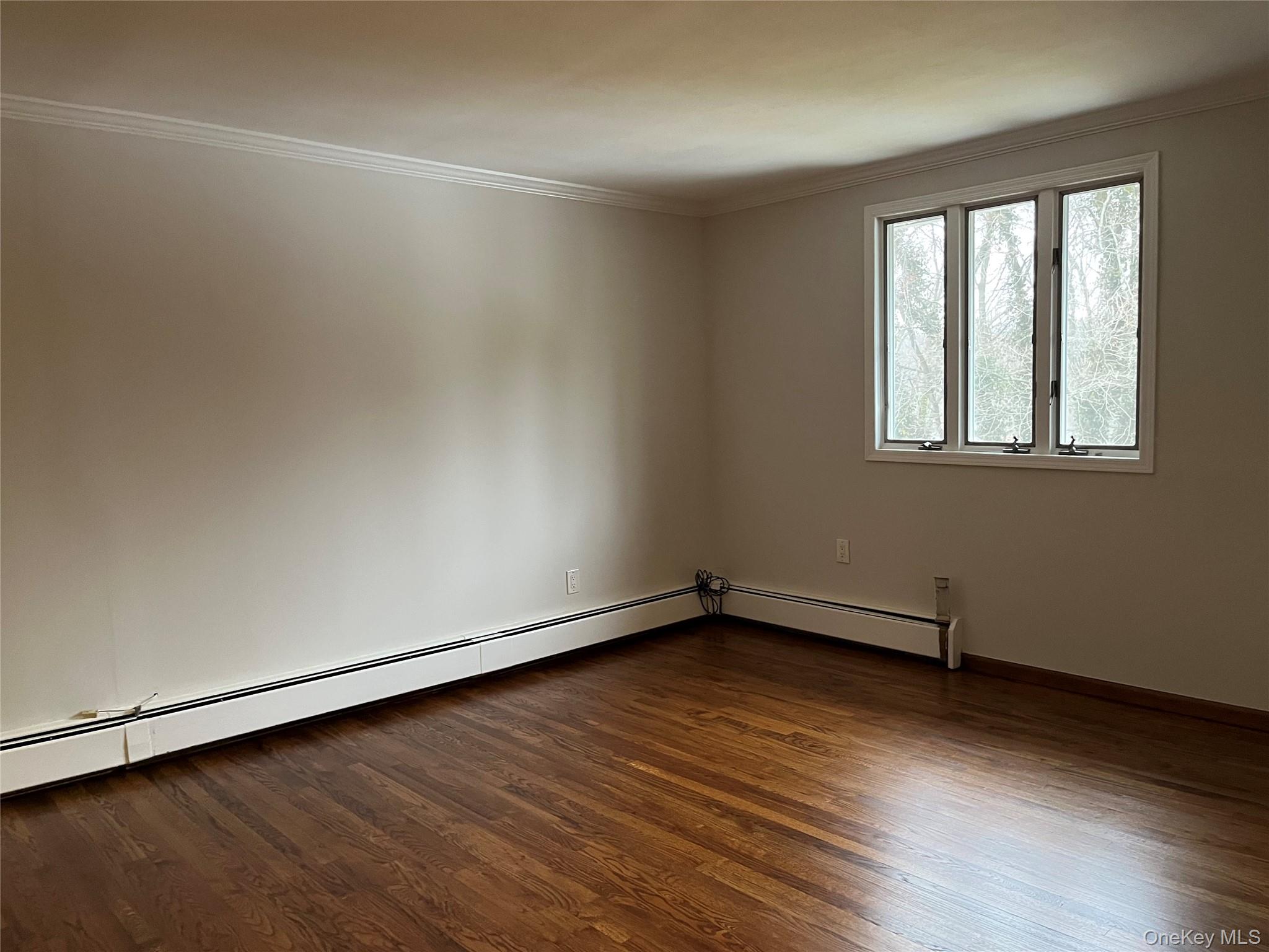 43 Floyd Place, East Norwich, NY 11732