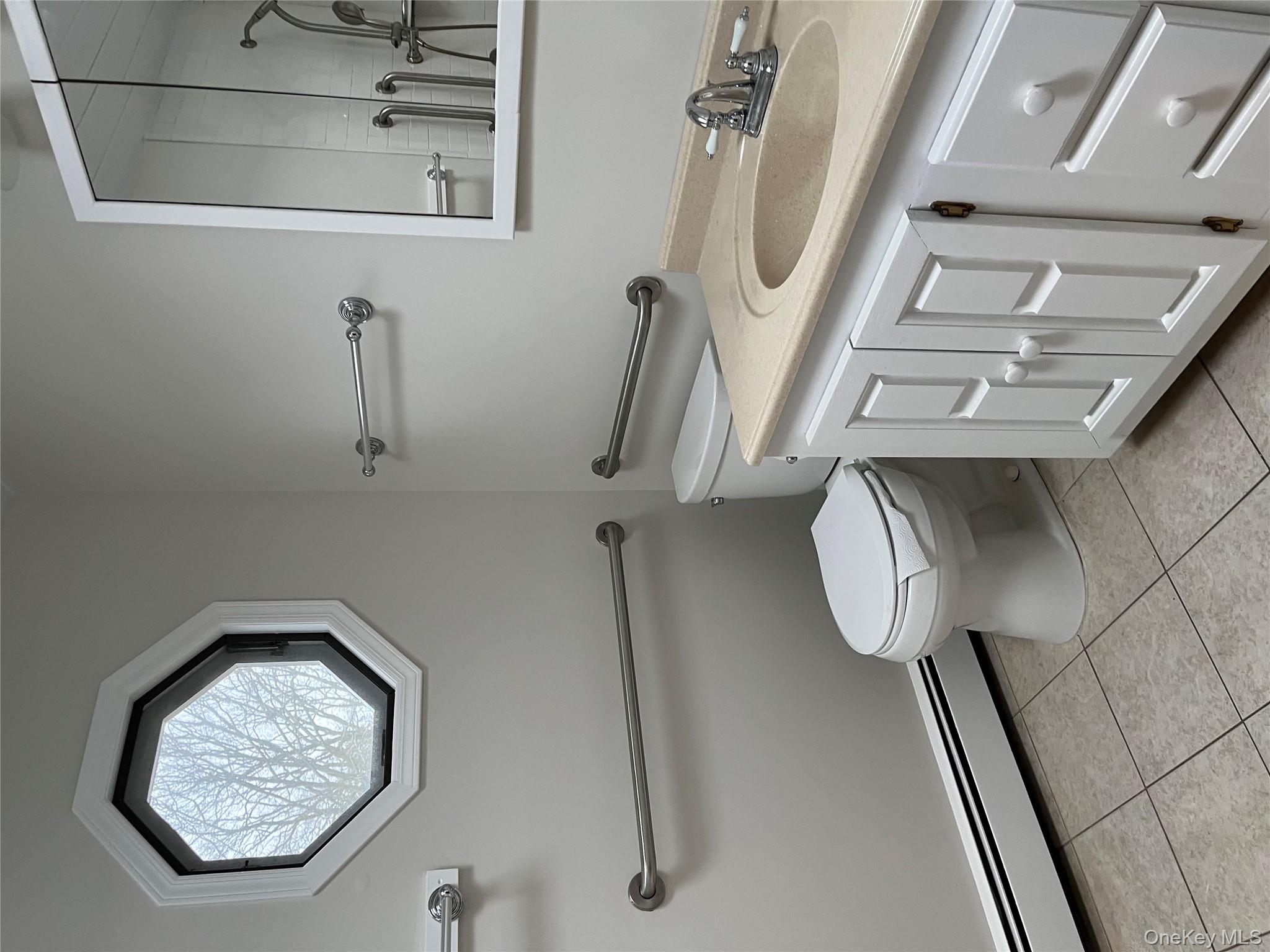 43 Floyd Place, East Norwich, NY 11732