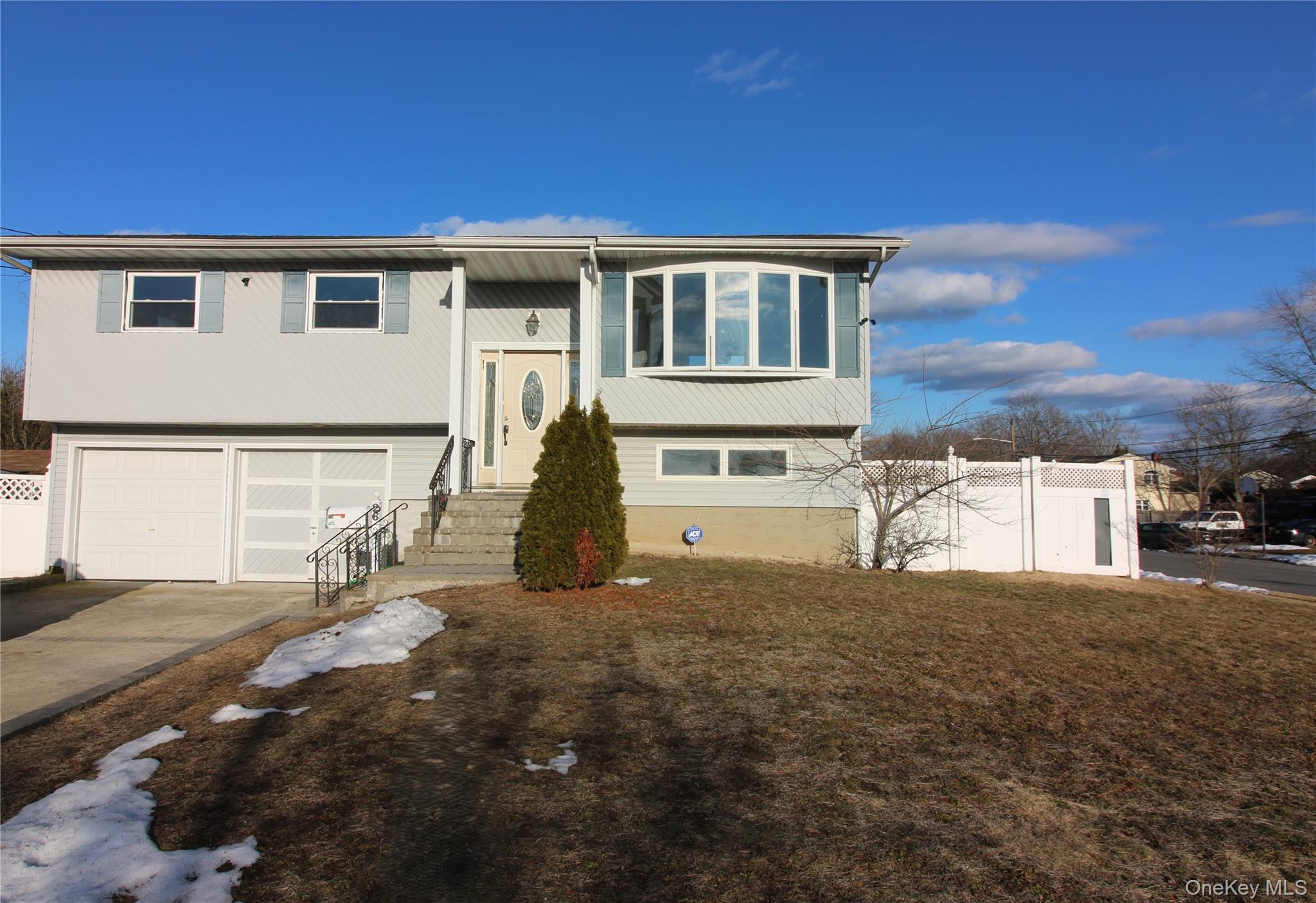 26 Circle Lane, Bay Shore, NY 11706