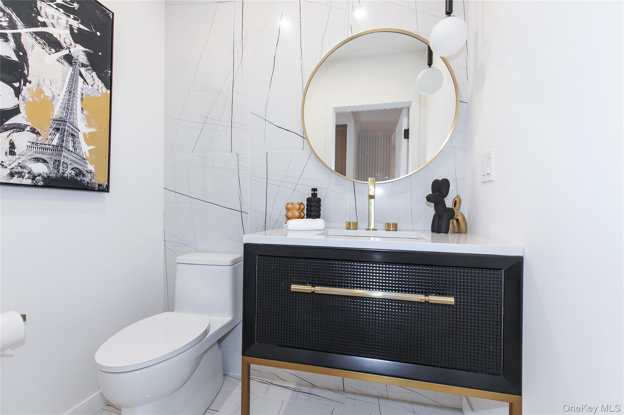 1 Bentley Road, Great Neck, NY 11023