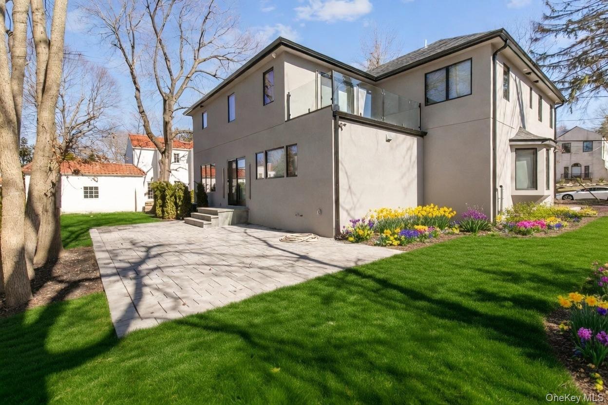 1 Bentley Road, Great Neck, NY 11023