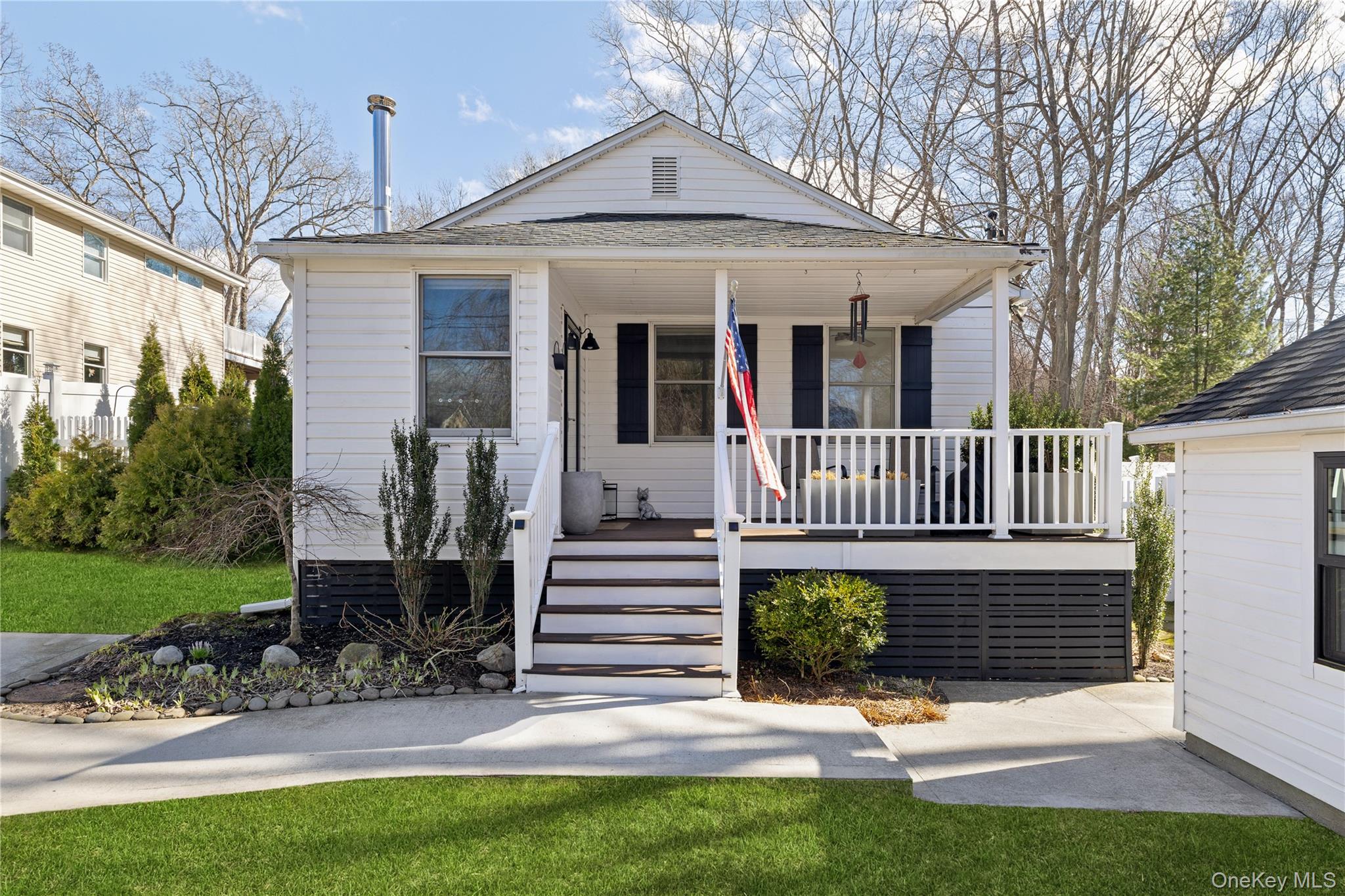 11 6th Street, Wading River, NY 11792