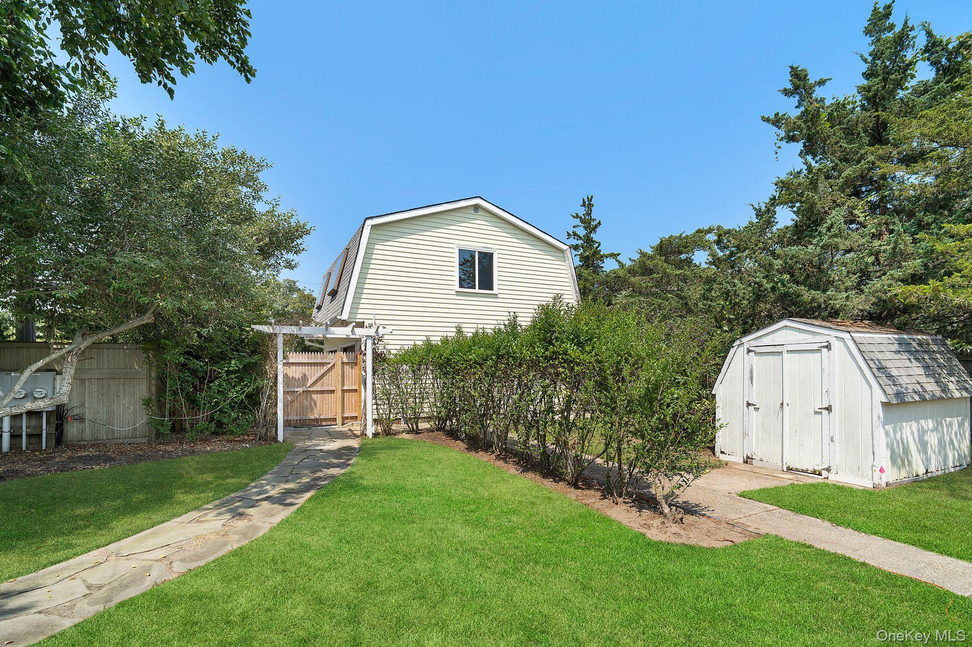 35 Gardners Lane, Hampton Bays, NY 11946