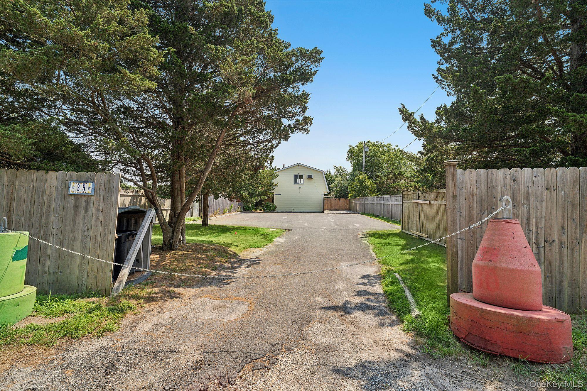 35 Gardners Lane, Hampton Bays, NY 11946