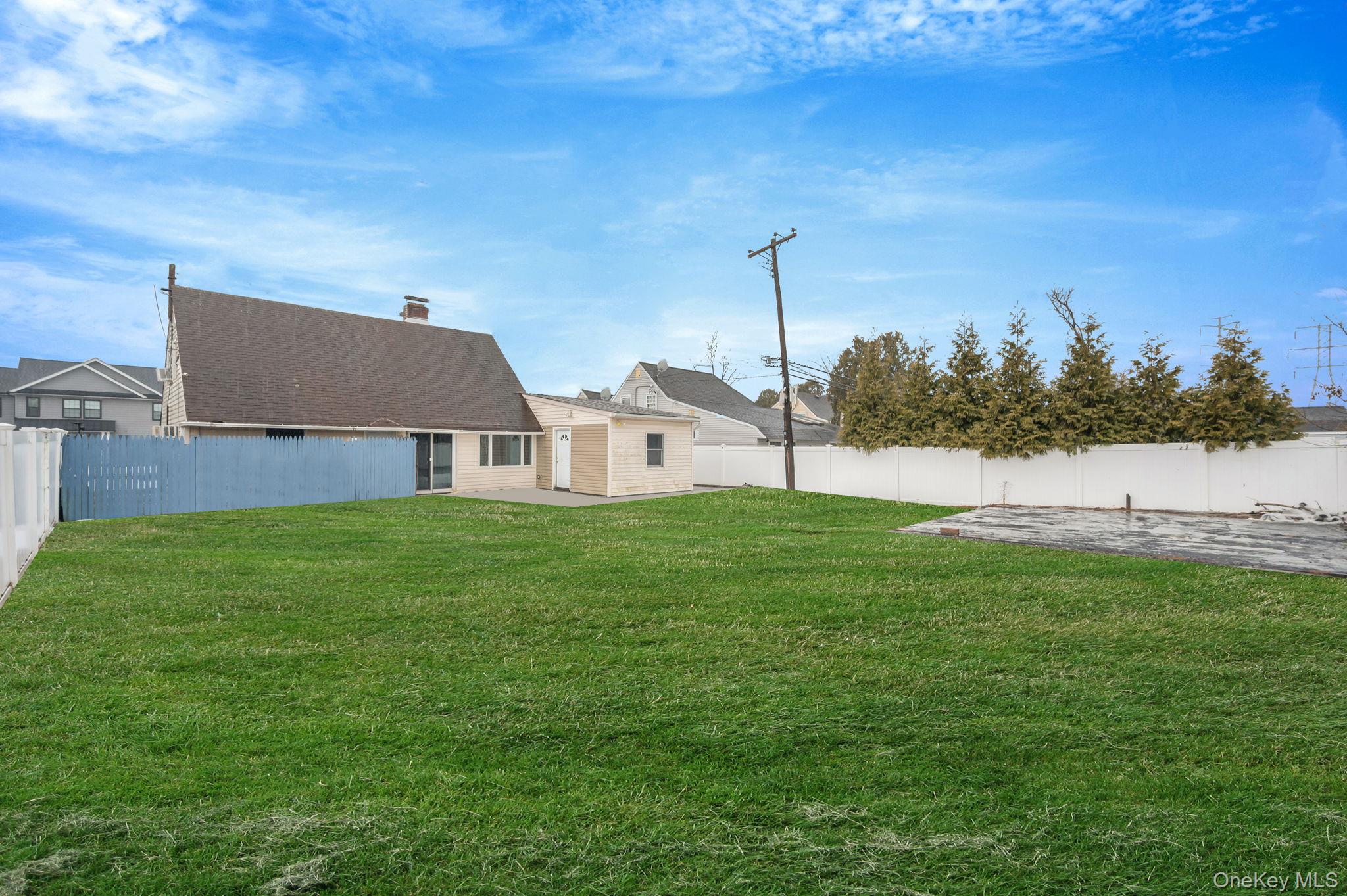 27 Mallard Road, Levittown, NY 11756