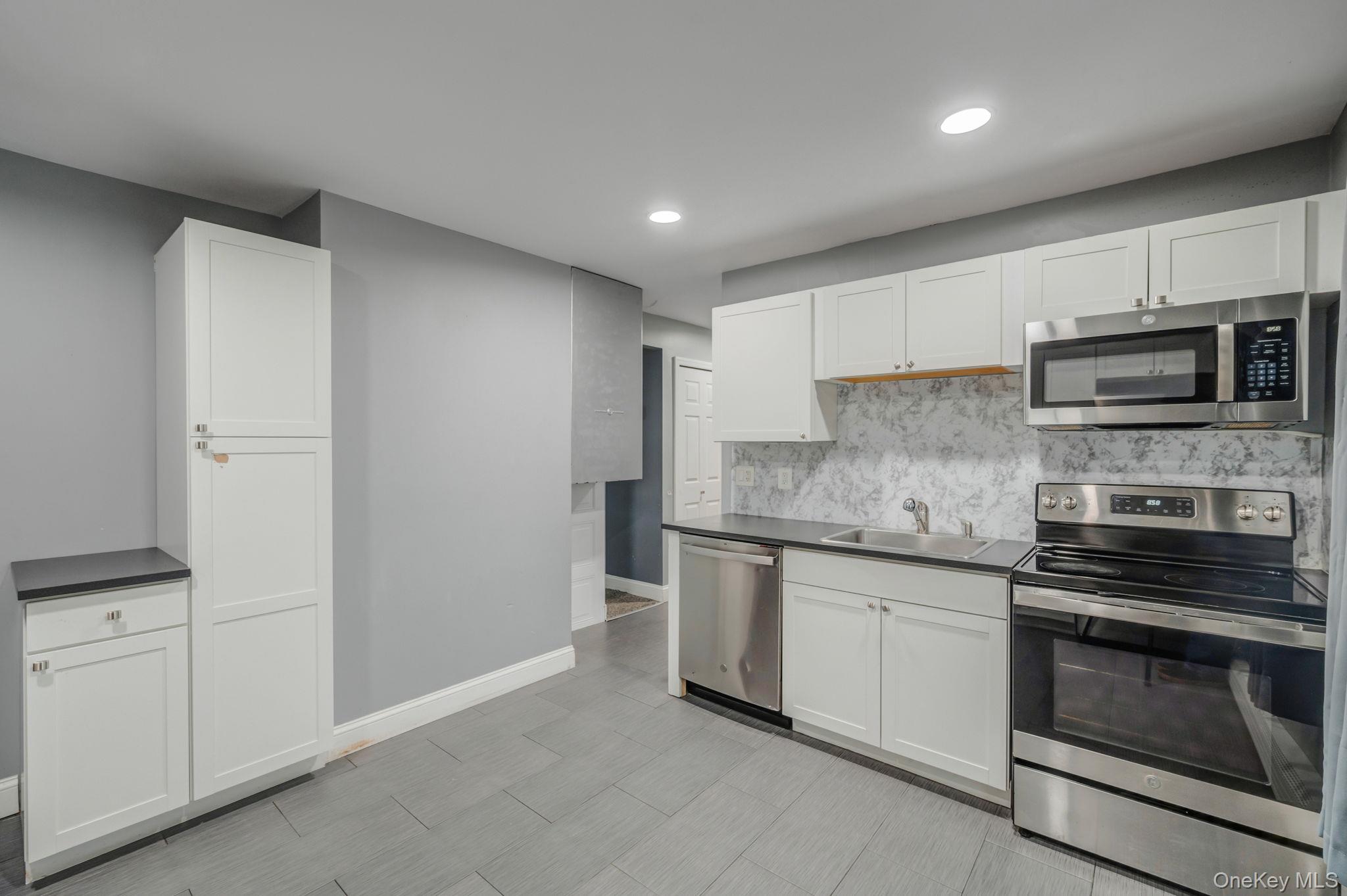 27 Mallard Road, Levittown, NY 11756