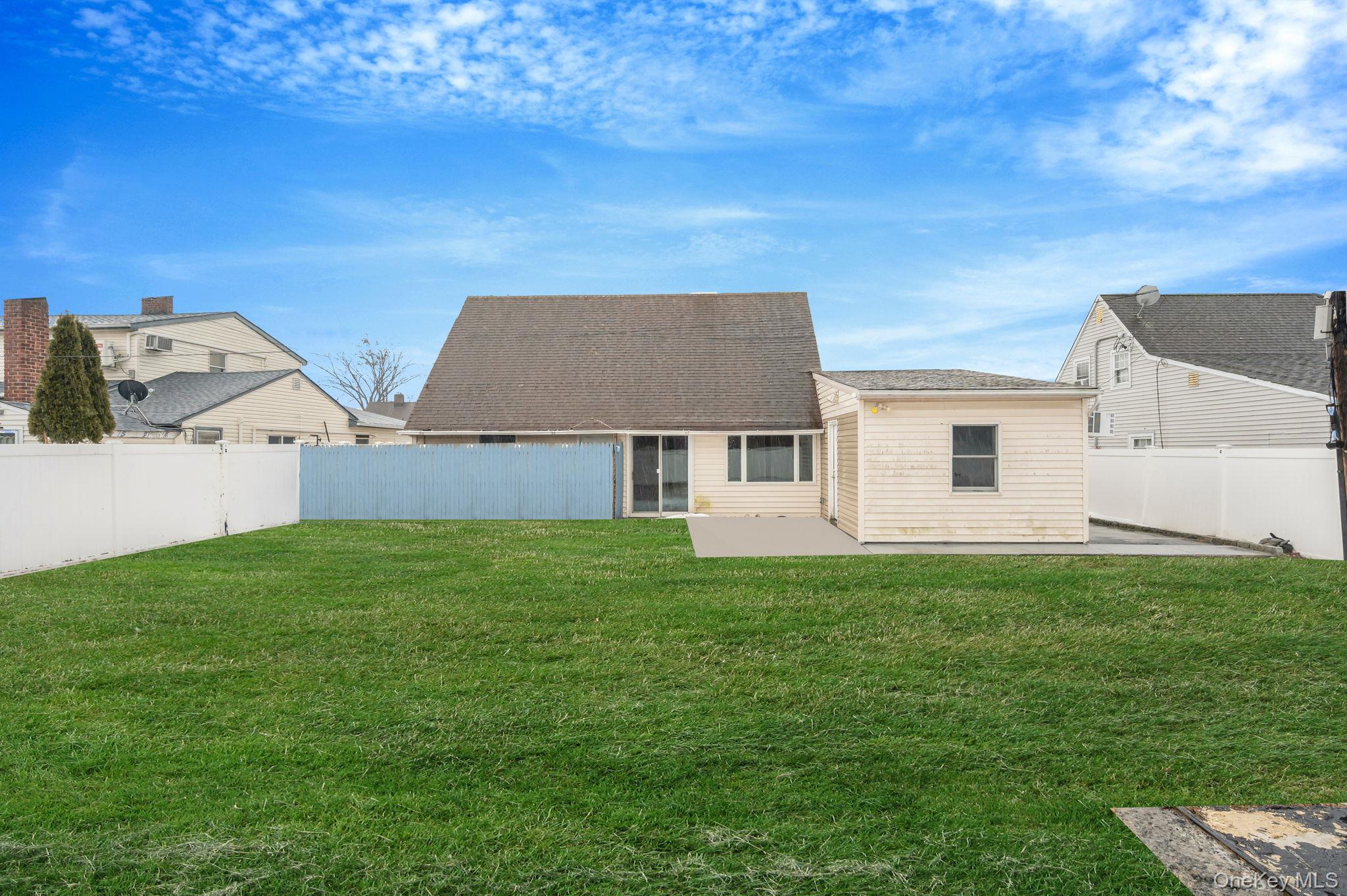 27 Mallard Road, Levittown, NY 11756