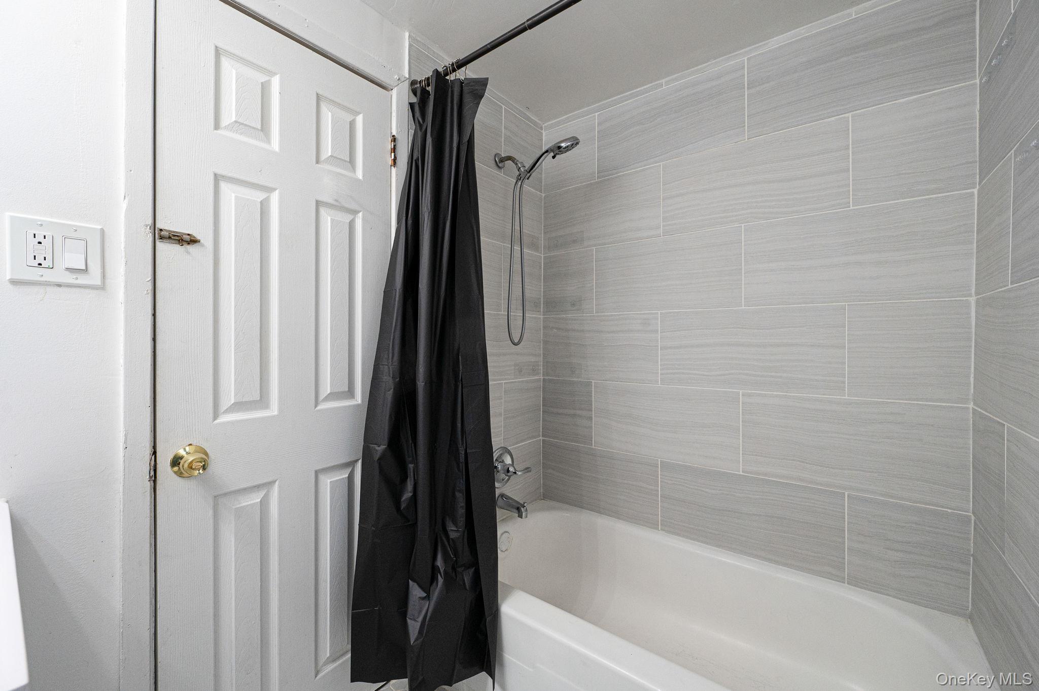 27 Mallard Road, Levittown, NY 11756