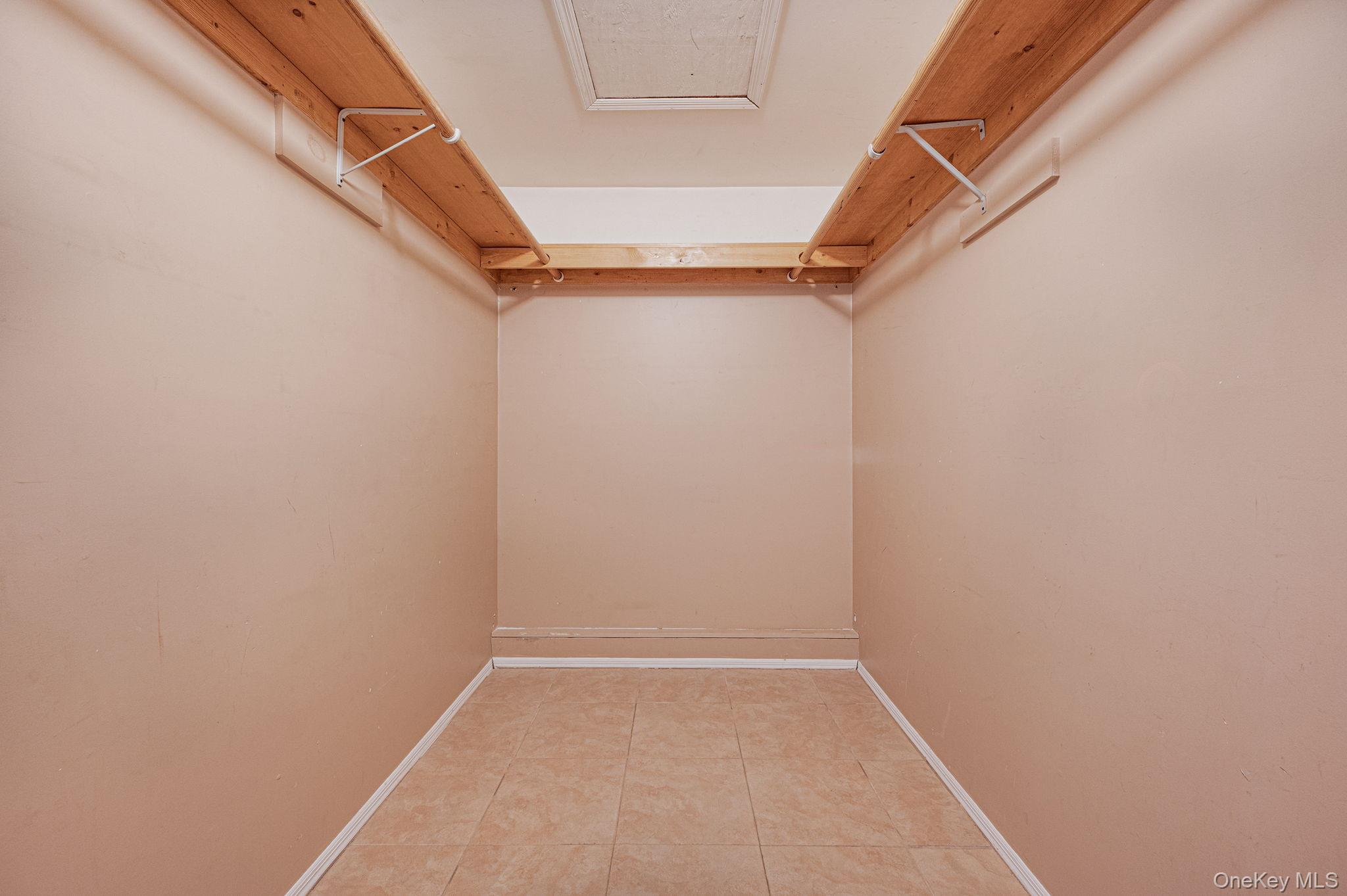 27 Mallard Road, Levittown, NY 11756