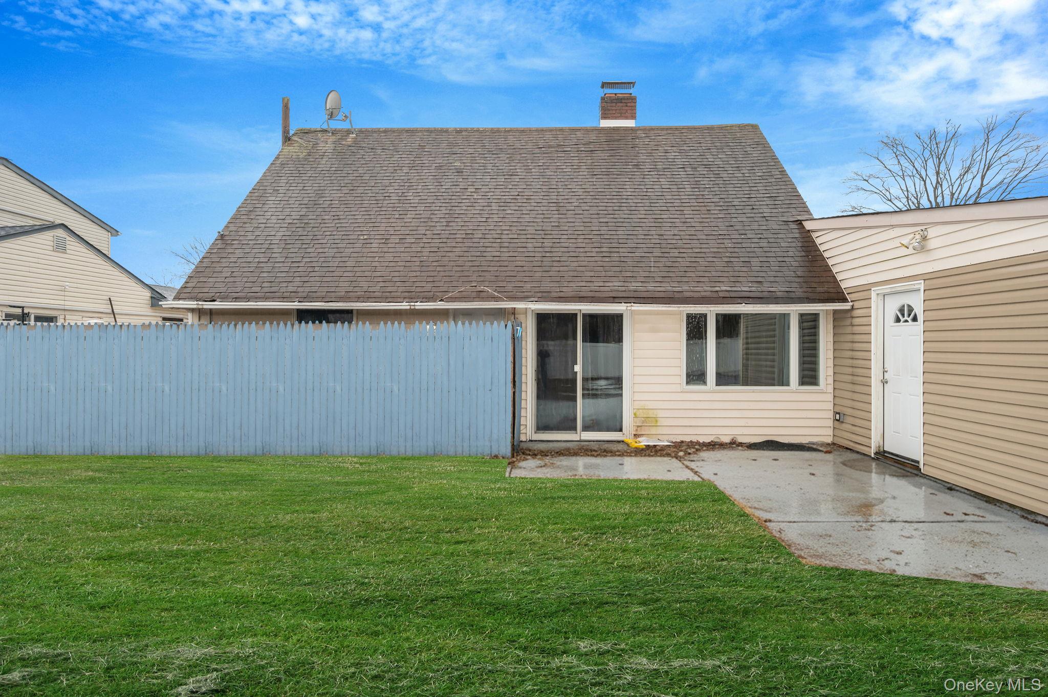 27 Mallard Road, Levittown, NY 11756