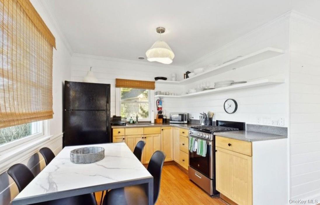 127 Inlet Road W, Hampton Bays, NY 11946