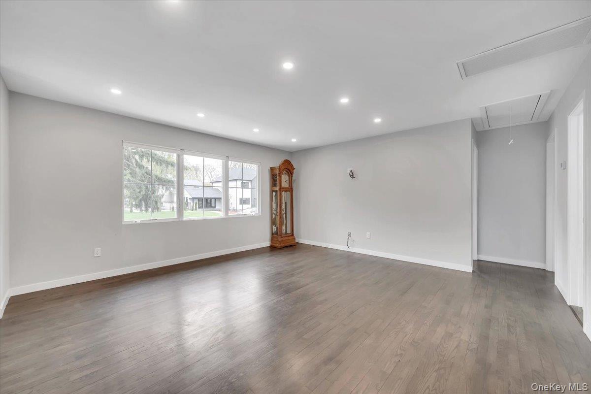 10 Sandhage Drive, Pearl River, NY 10965