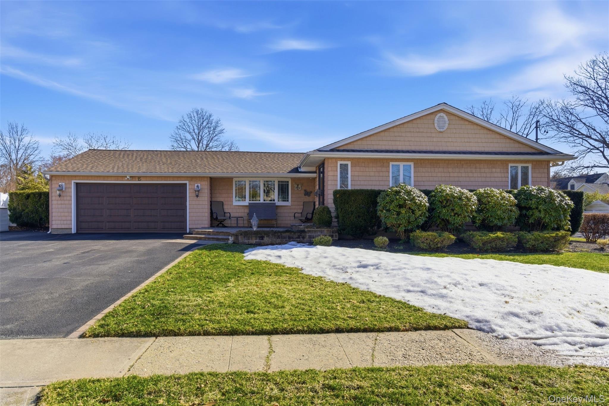 15 Leeward Lane, Commack, NY 11725