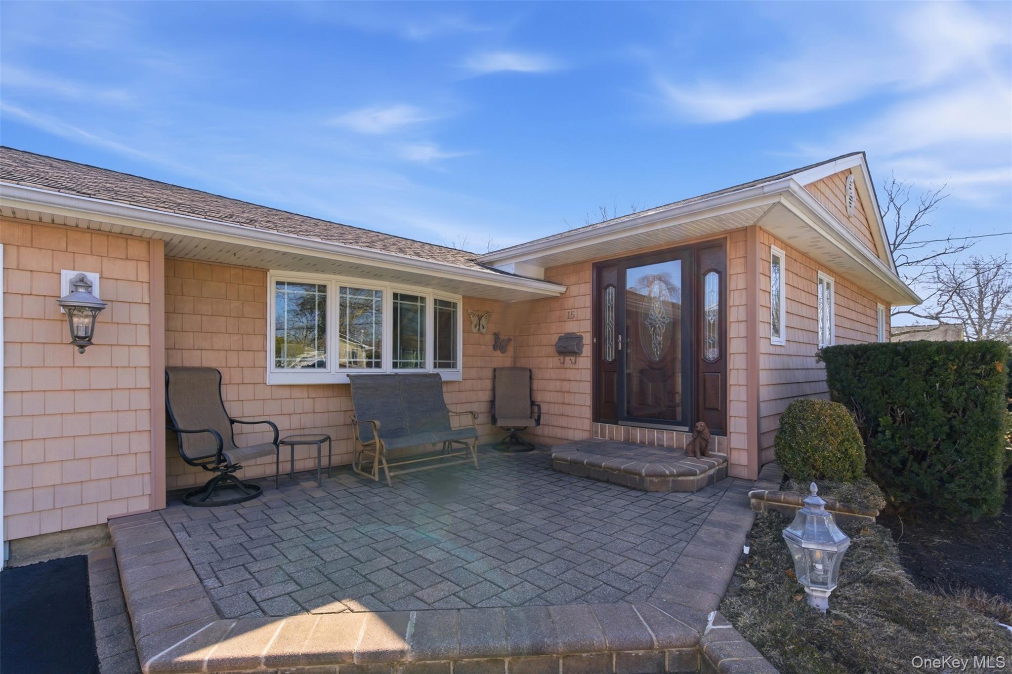 15 Leeward Lane, Commack, NY 11725