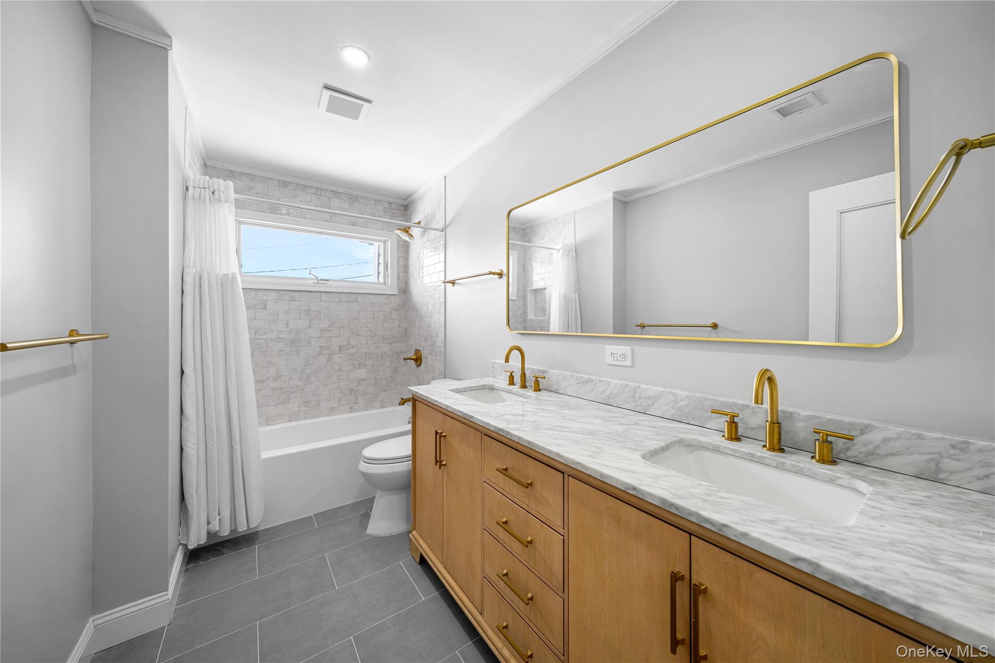 89 Harvest Lane, Commack, NY 11725