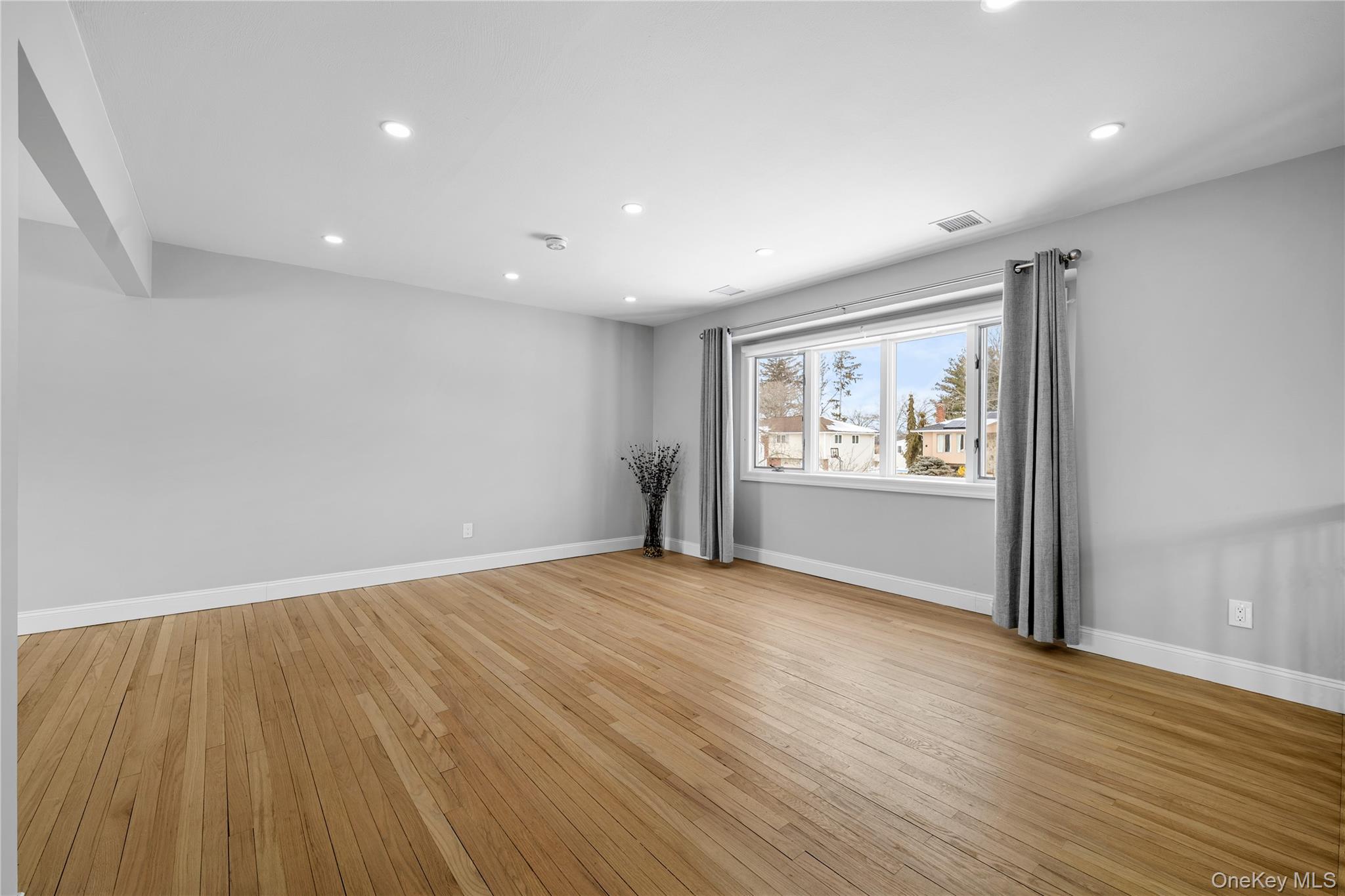 89 Harvest Lane, Commack, NY 11725