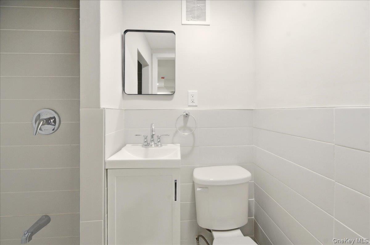 3227 Griswold Avenue, Bronx, NY 10465