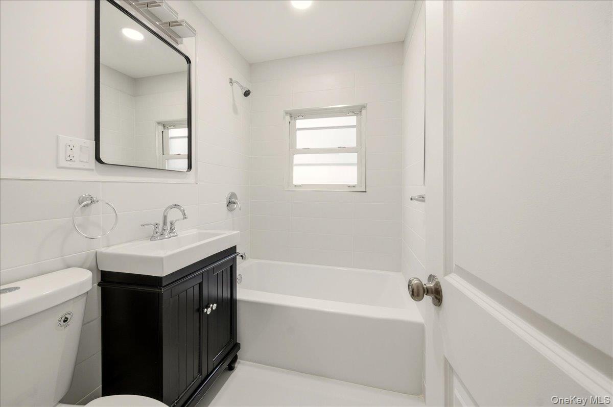 3227 Griswold Avenue, Bronx, NY 10465