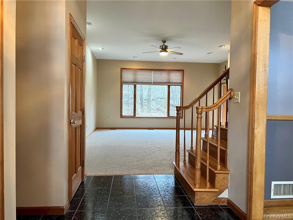 10 Carrington Court, Poughkeepsie, NY 12603