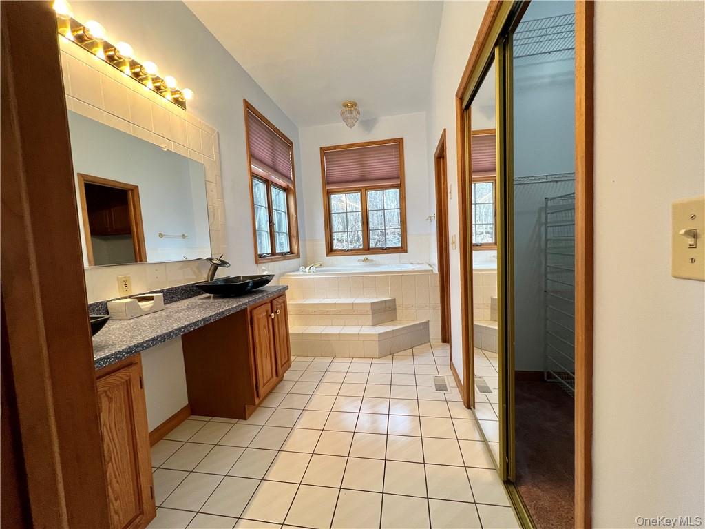 10 Carrington Court, Poughkeepsie, NY 12603