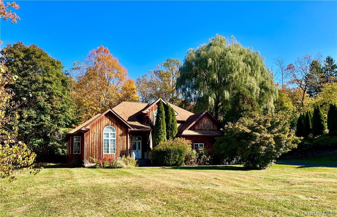 10 Carrington Court, Poughkeepsie, NY 12603