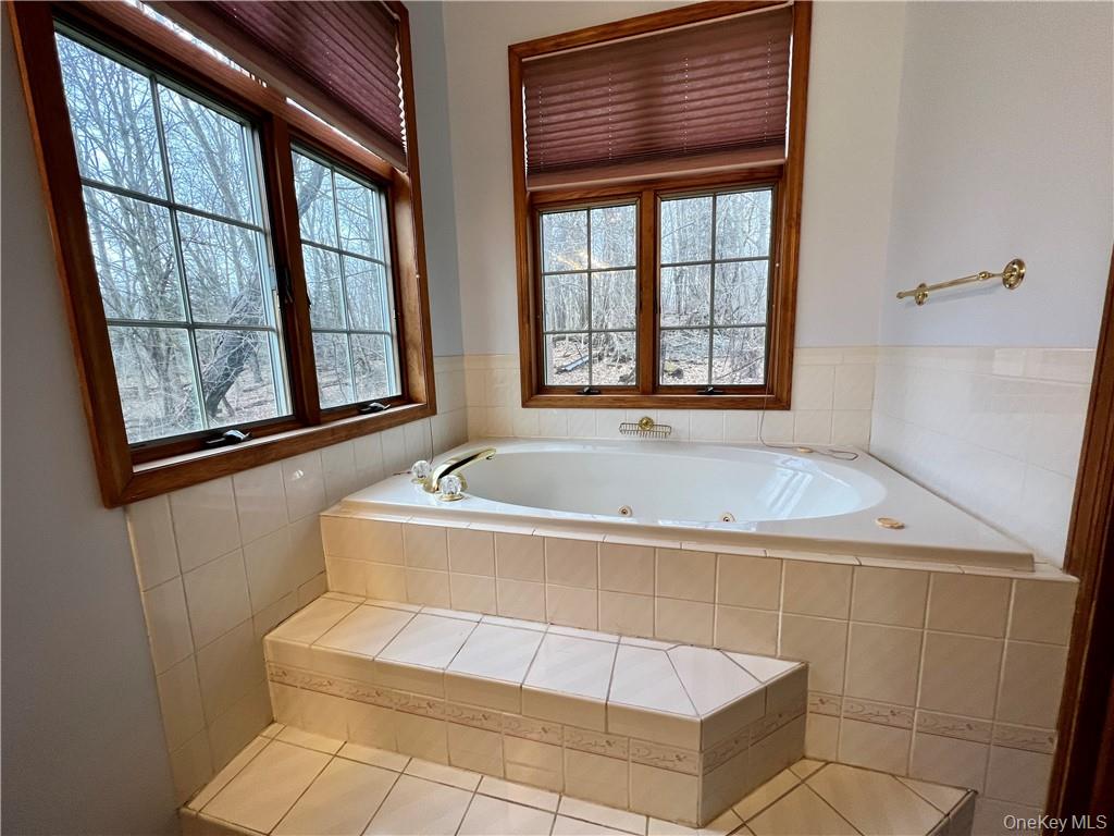 10 Carrington Court, Poughkeepsie, NY 12603