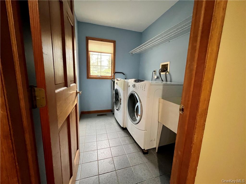 10 Carrington Court, Poughkeepsie, NY 12603