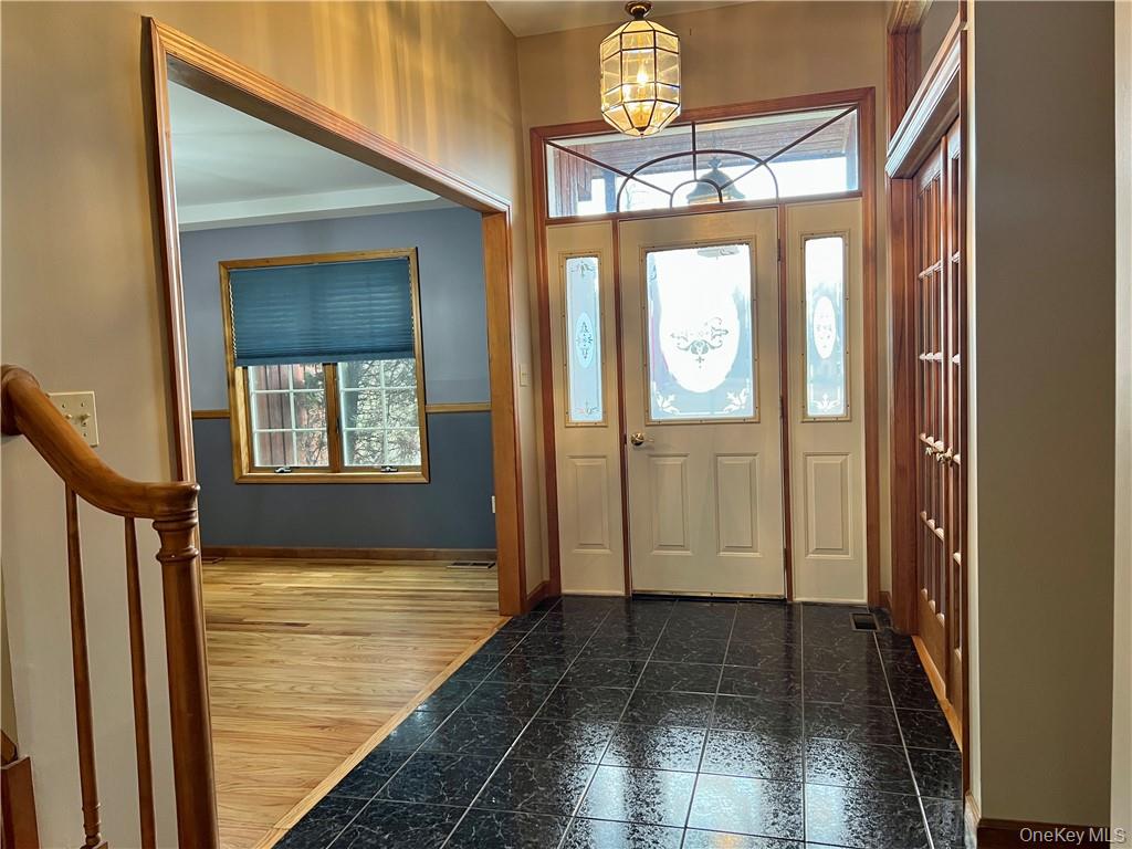 10 Carrington Court, Poughkeepsie, NY 12603