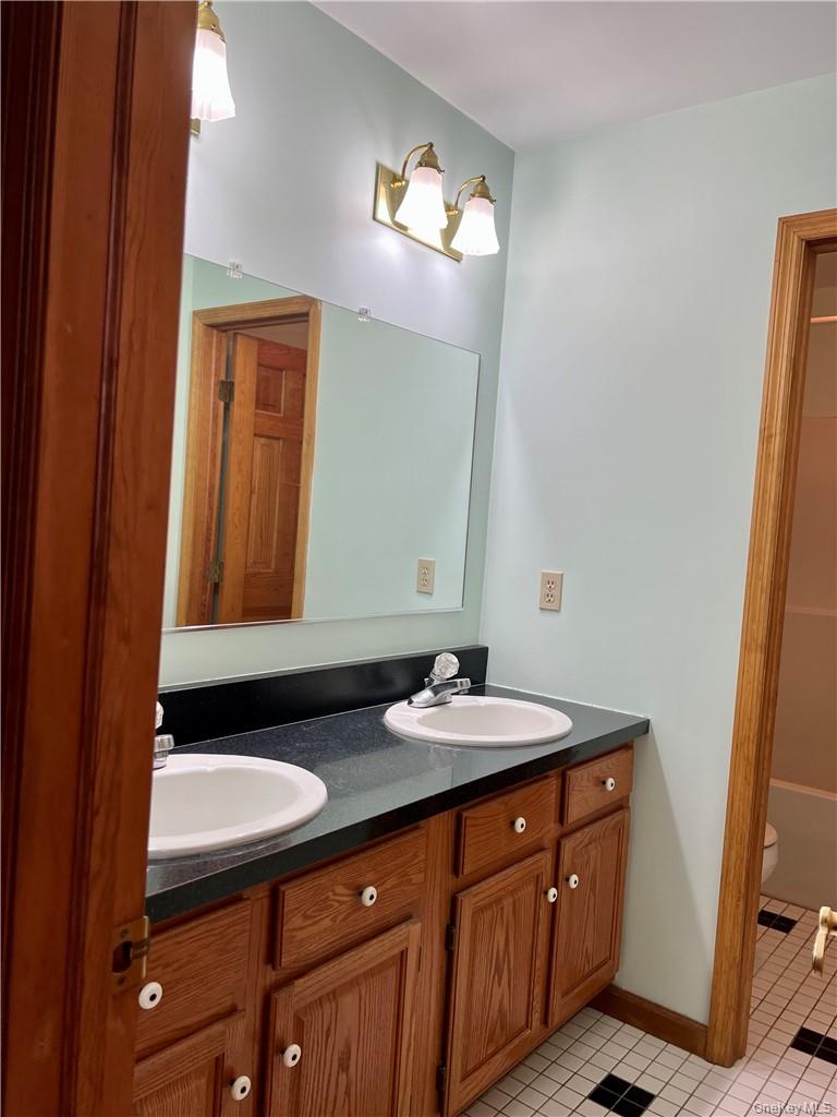 10 Carrington Court, Poughkeepsie, NY 12603