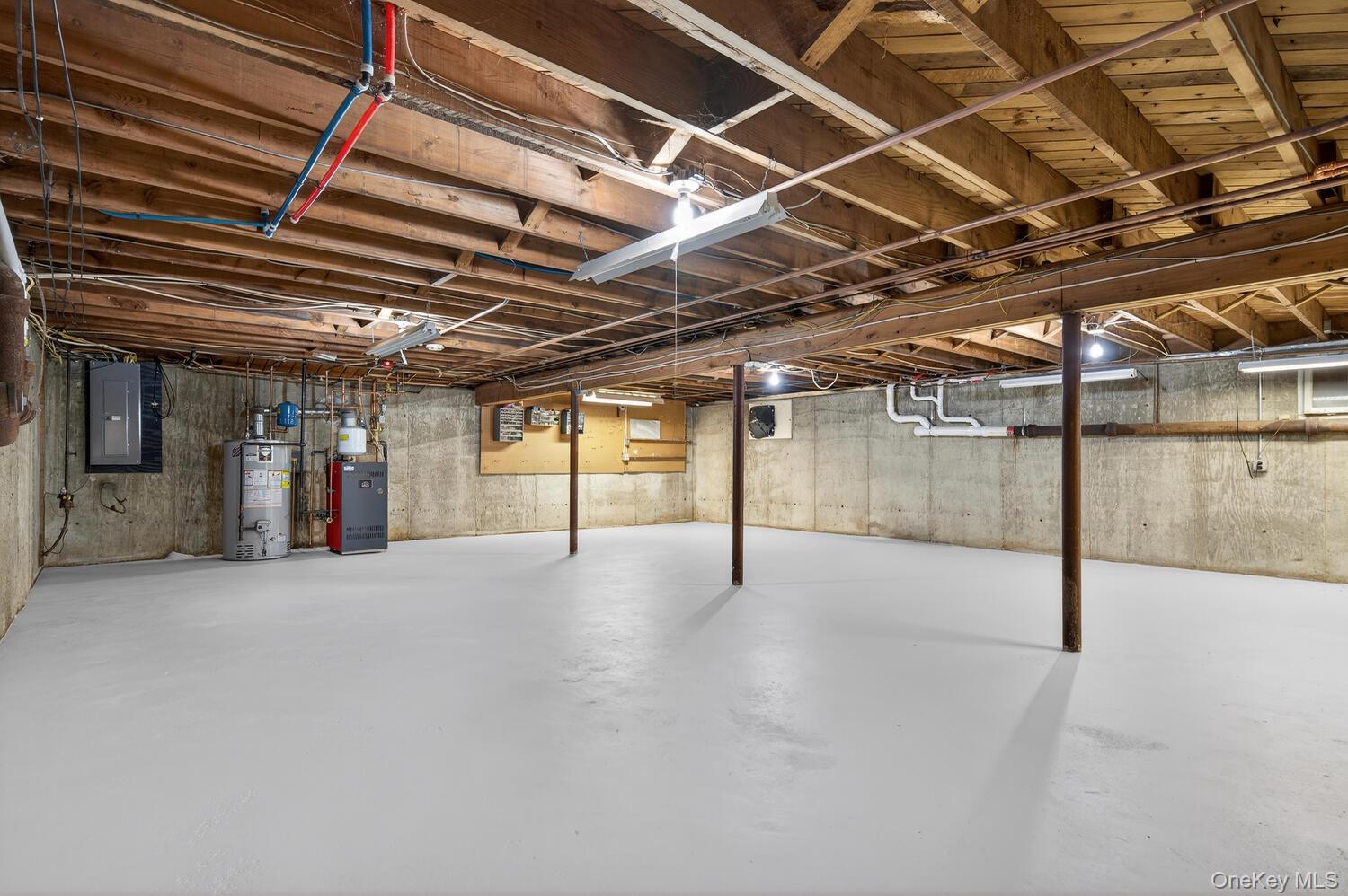 4 Colonial Court, Bay Shore, NY 11706