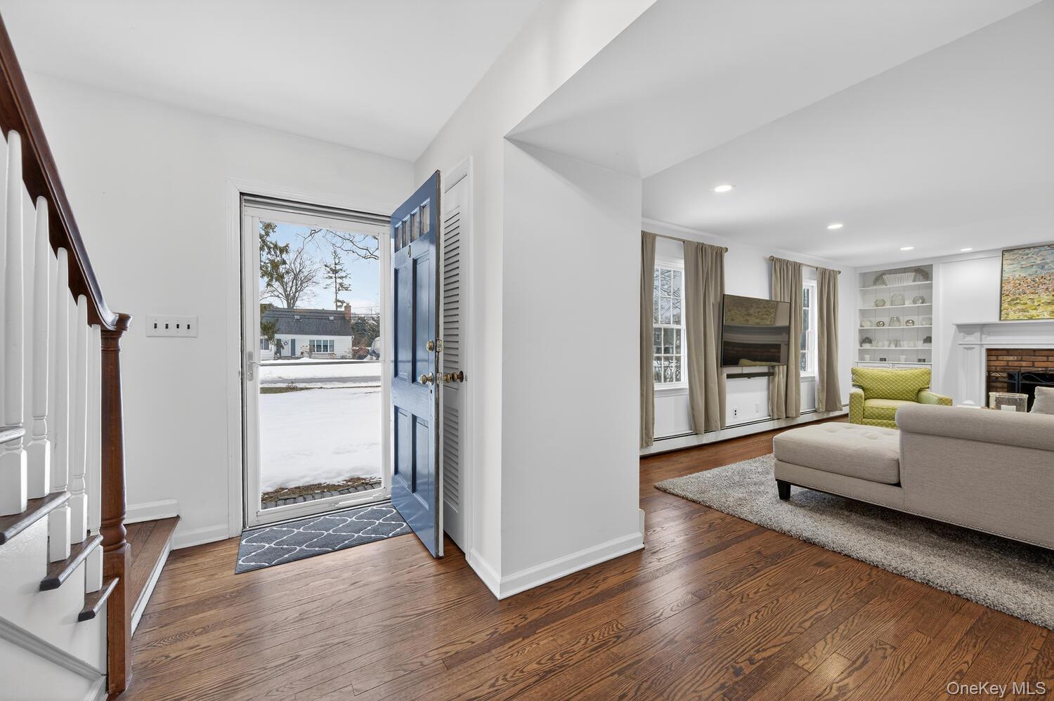 4 Colonial Court, Bay Shore, NY 11706