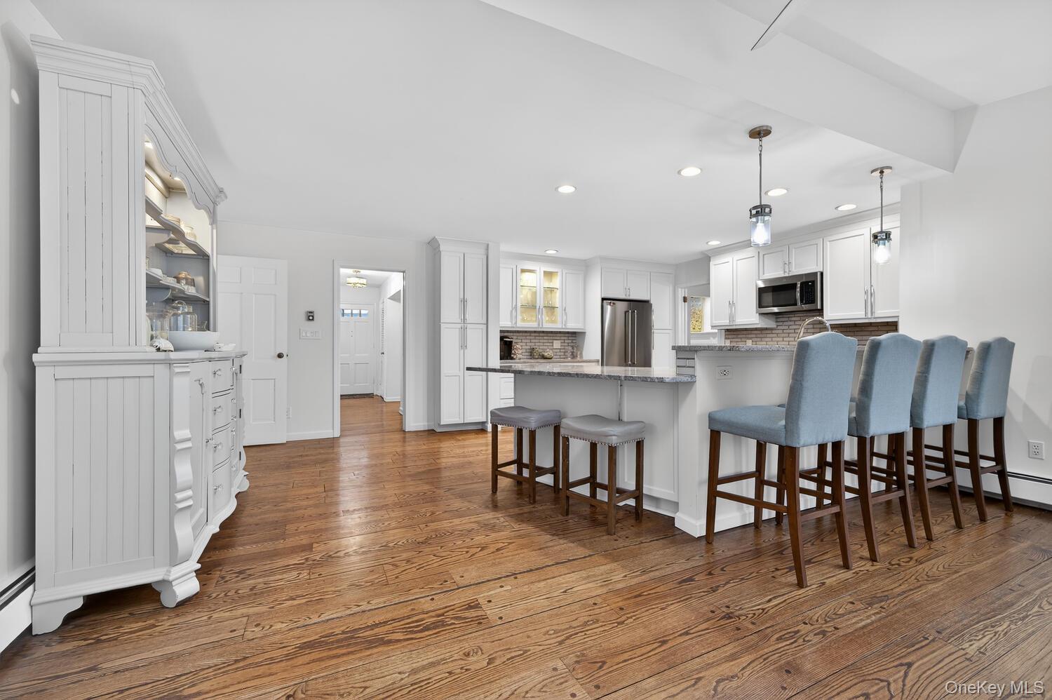 4 Colonial Court, Bay Shore, NY 11706