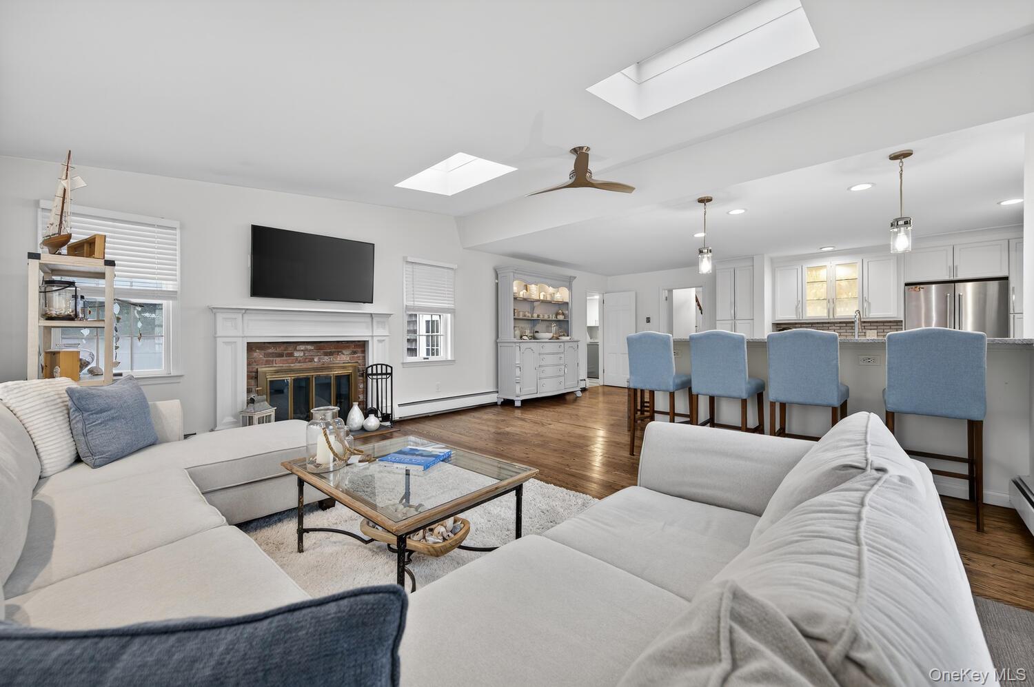 4 Colonial Court, Bay Shore, NY 11706