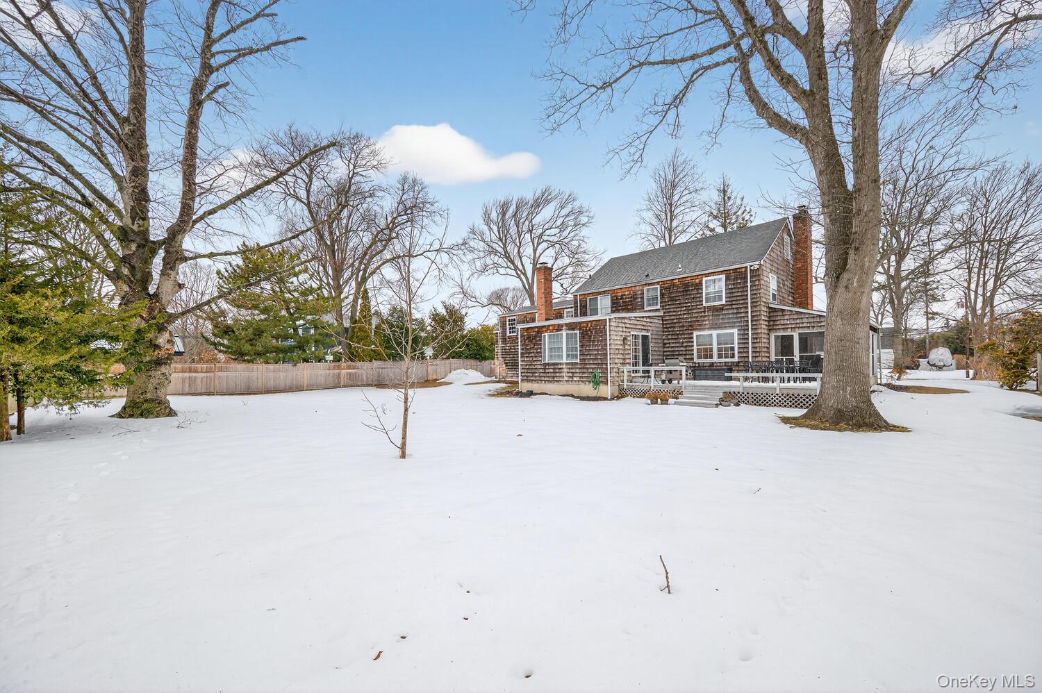 4 Colonial Court, Bay Shore, NY 11706