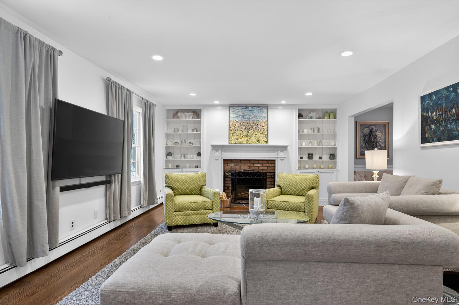 4 Colonial Court, Bay Shore, NY 11706