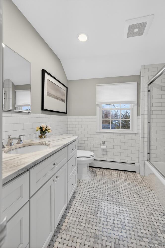 4 Colonial Court, Bay Shore, NY 11706