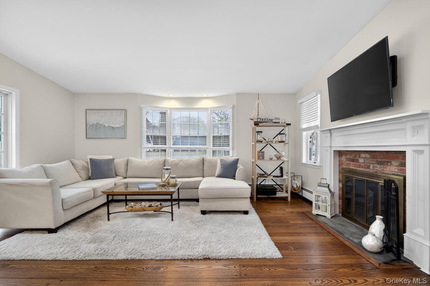 4 Colonial Court, Bay Shore, NY 11706