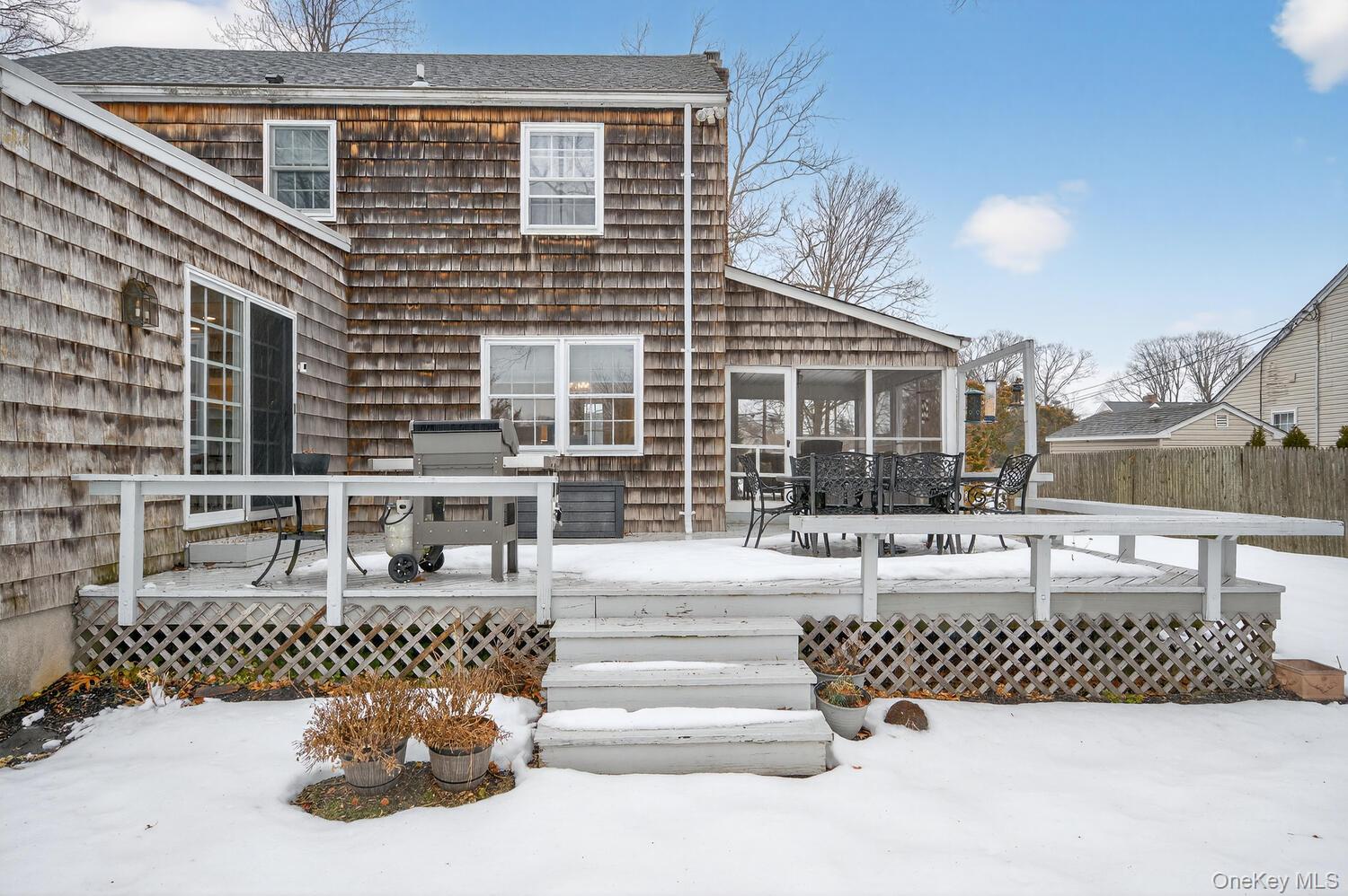 4 Colonial Court, Bay Shore, NY 11706