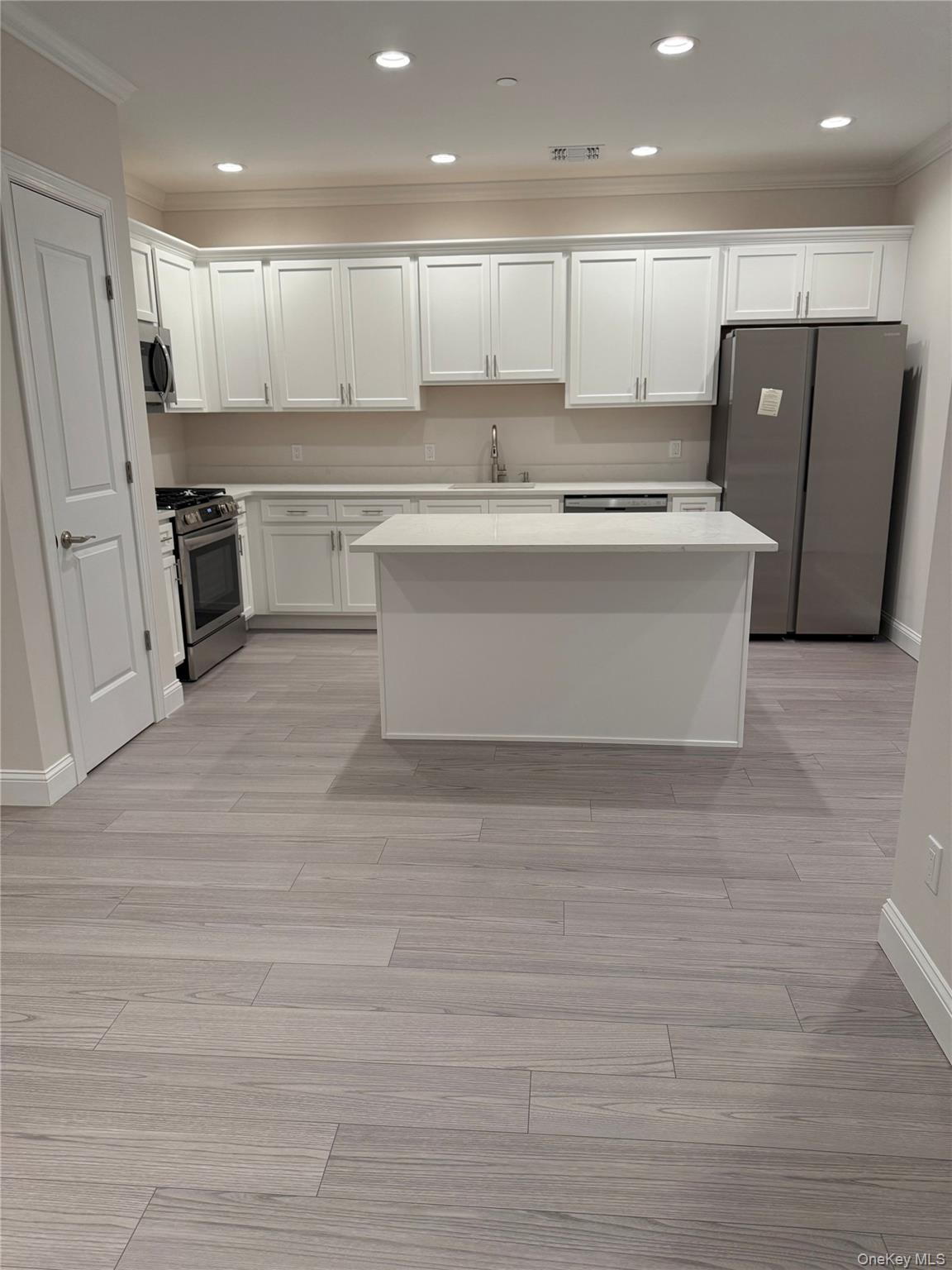 776 Fulton Street # 2E, Farmingdale, NY 11735