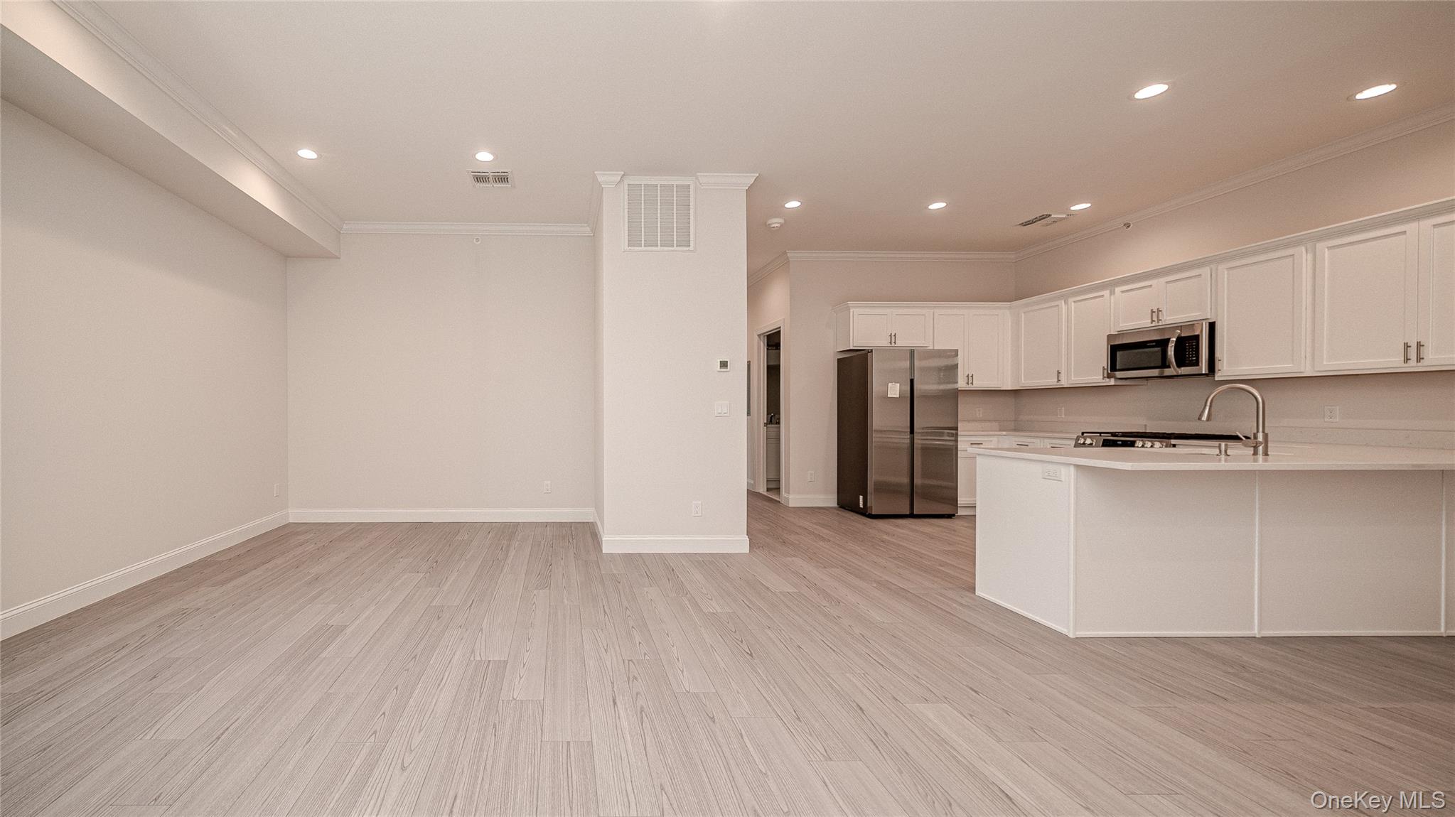 776 Fulton Street # 2E, Farmingdale, NY 11735