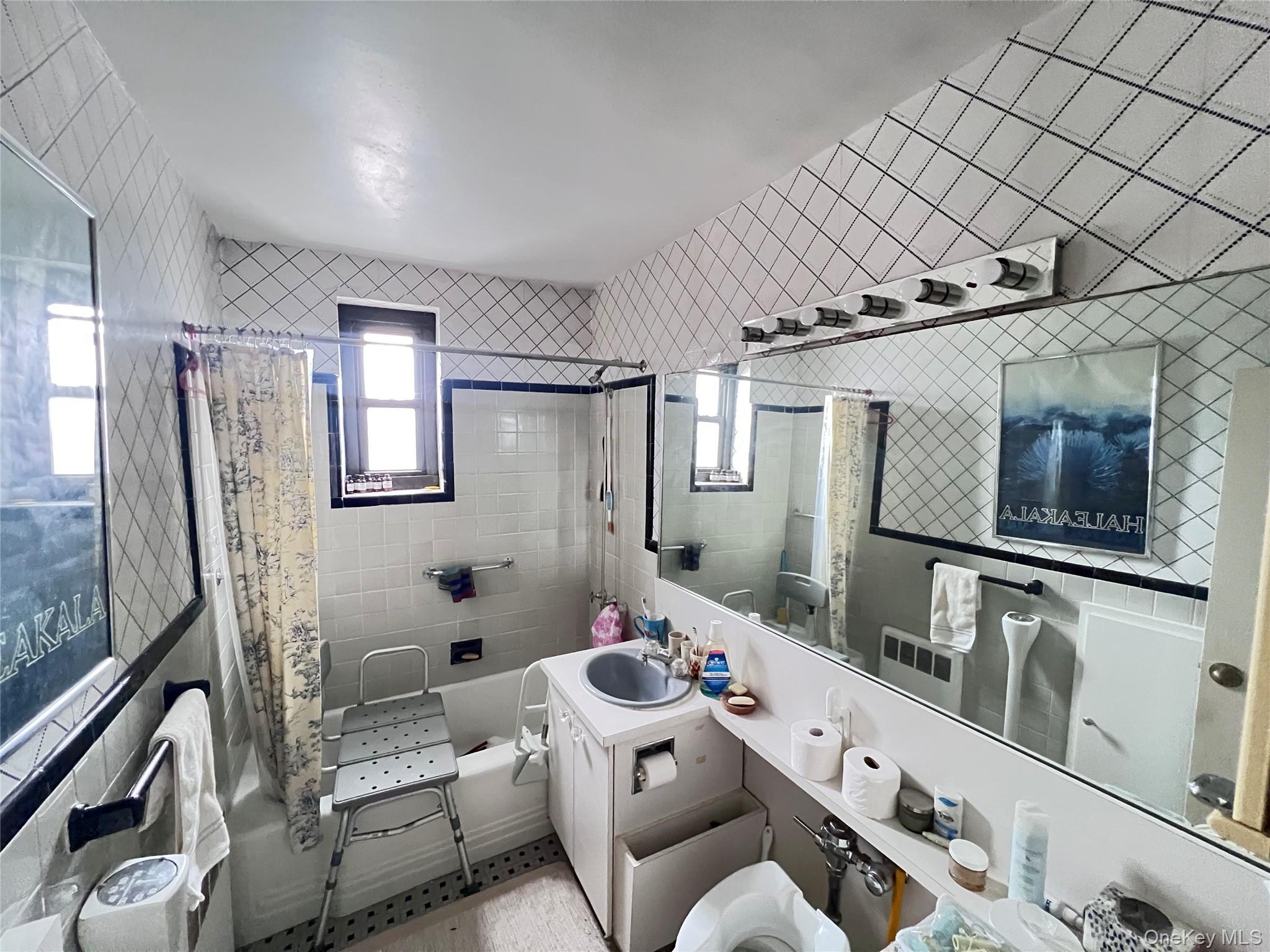 58 Grace Avenue # 1E, Great Neck, NY 11021