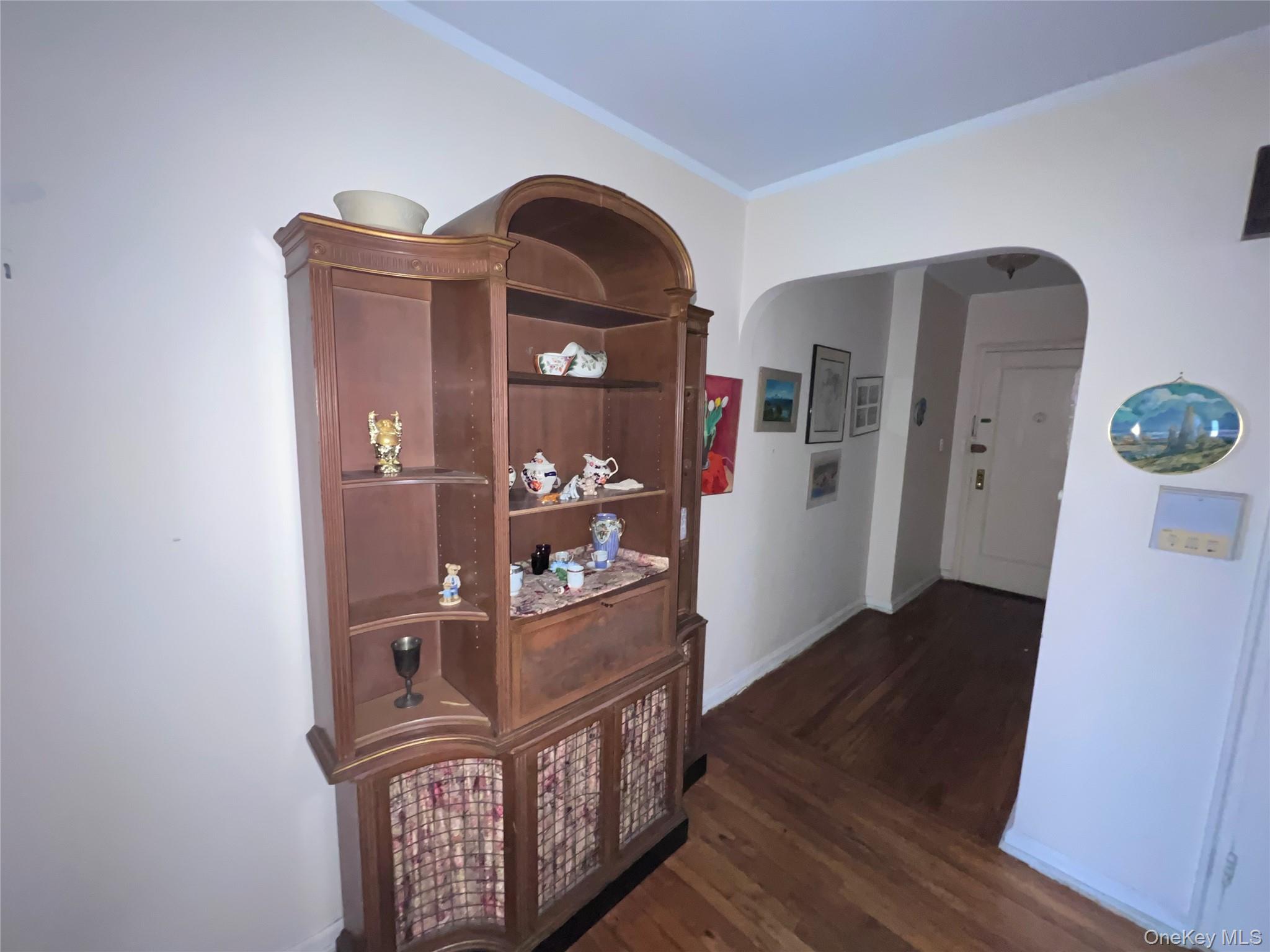 58 Grace Avenue # 1E, Great Neck, NY 11021