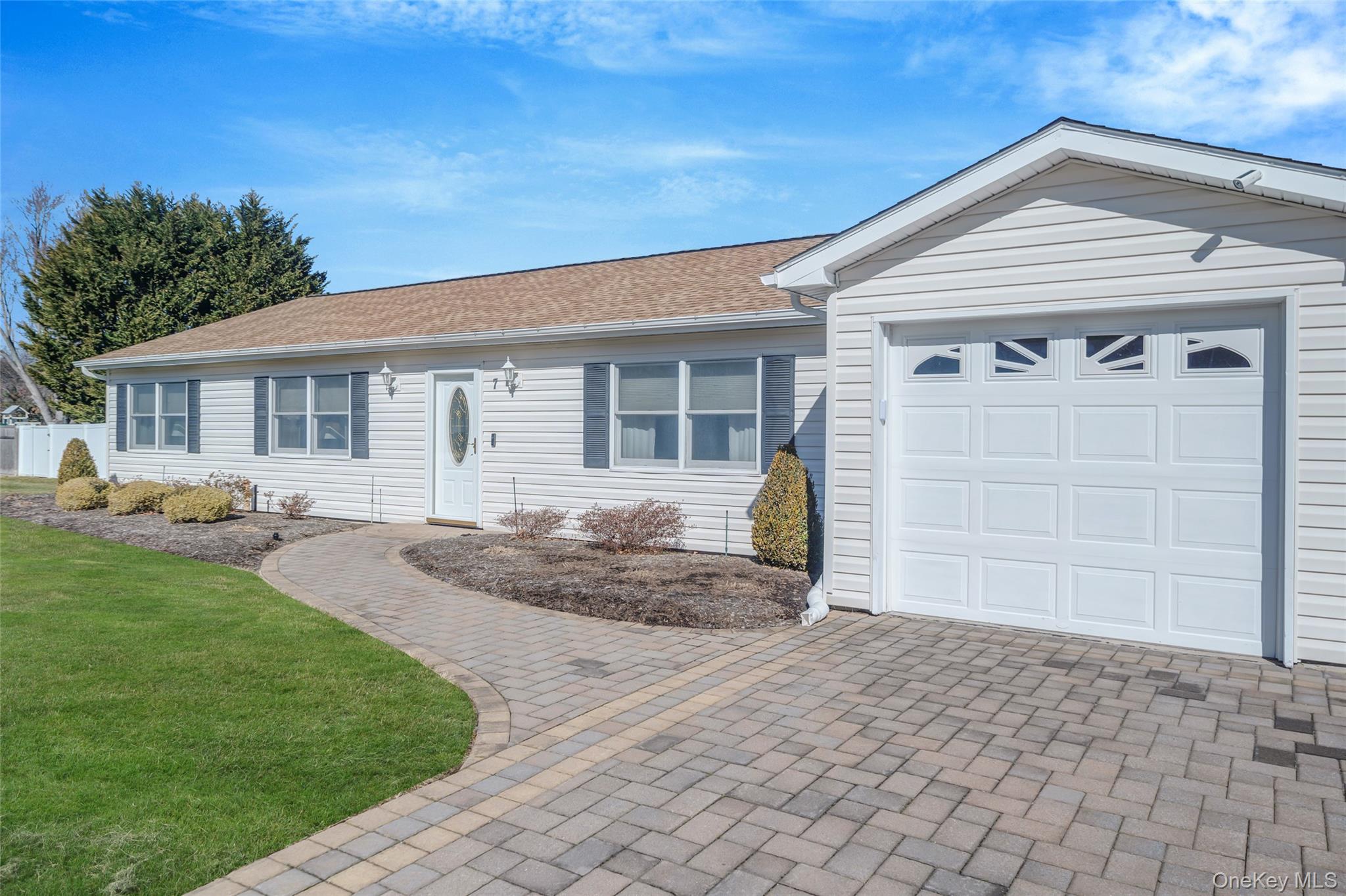 7 Hemlock Road, Mount Sinai, NY 11766