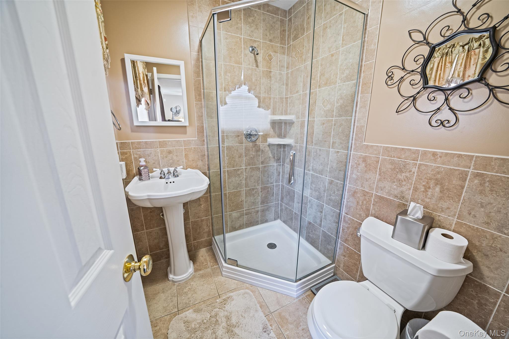 7 Hemlock Road, Mount Sinai, NY 11766