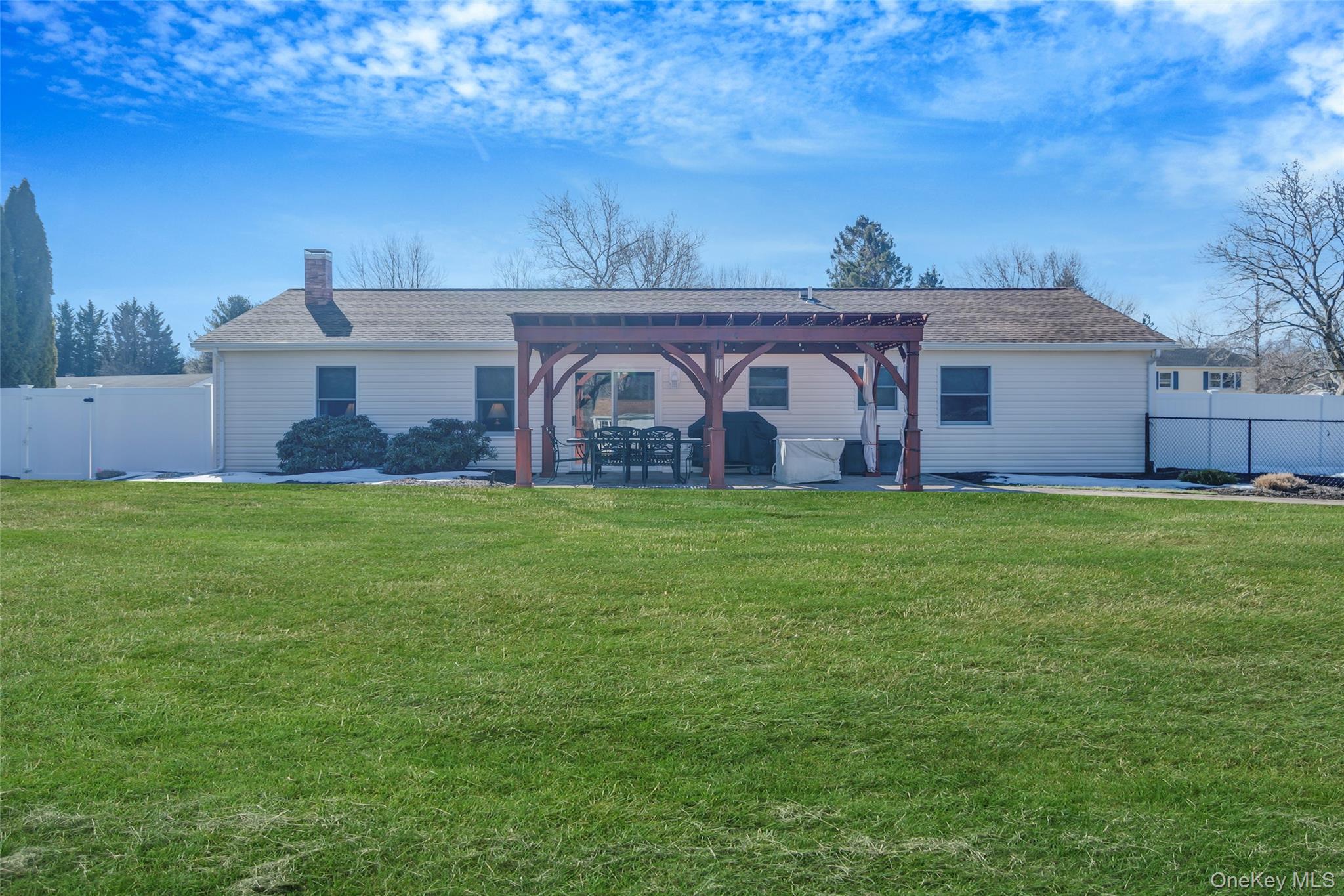 7 Hemlock Road, Mount Sinai, NY 11766