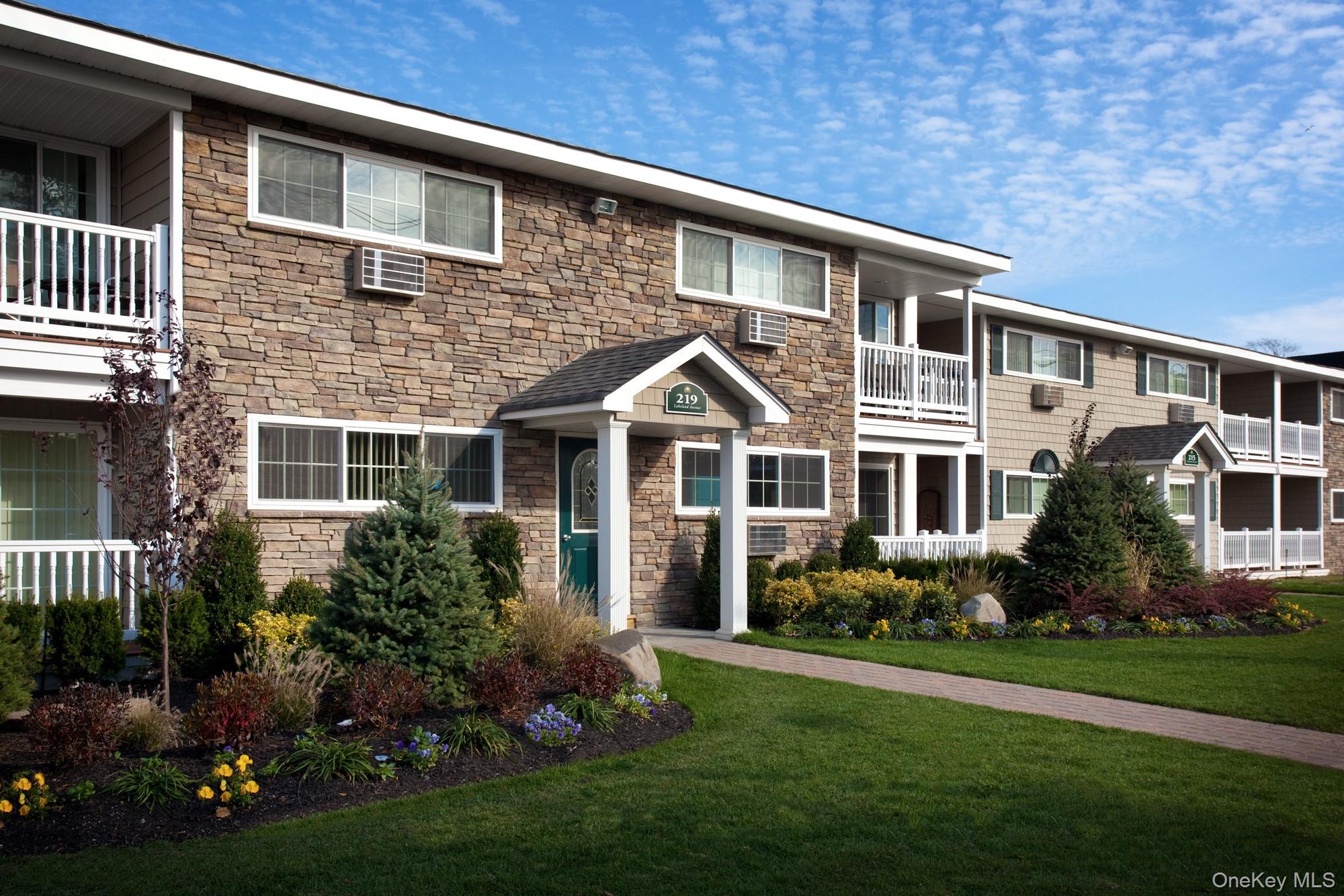 60 Johnson Avenue # 4-2E, Sayville, NY 11782