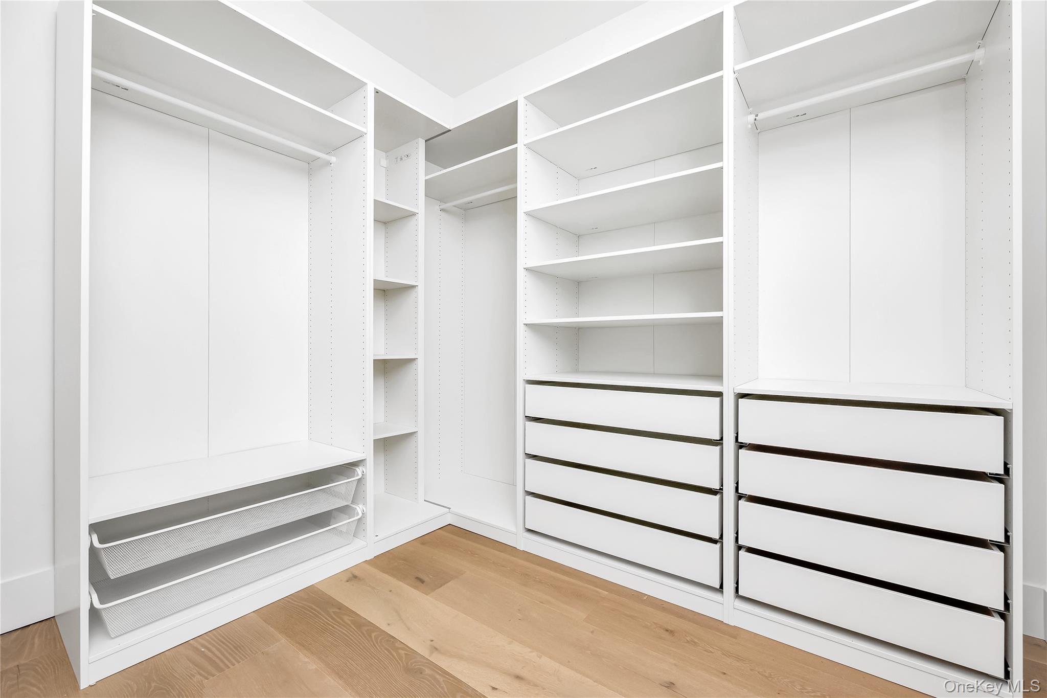 523 Long Beach Road, Nissequogue, NY 11780